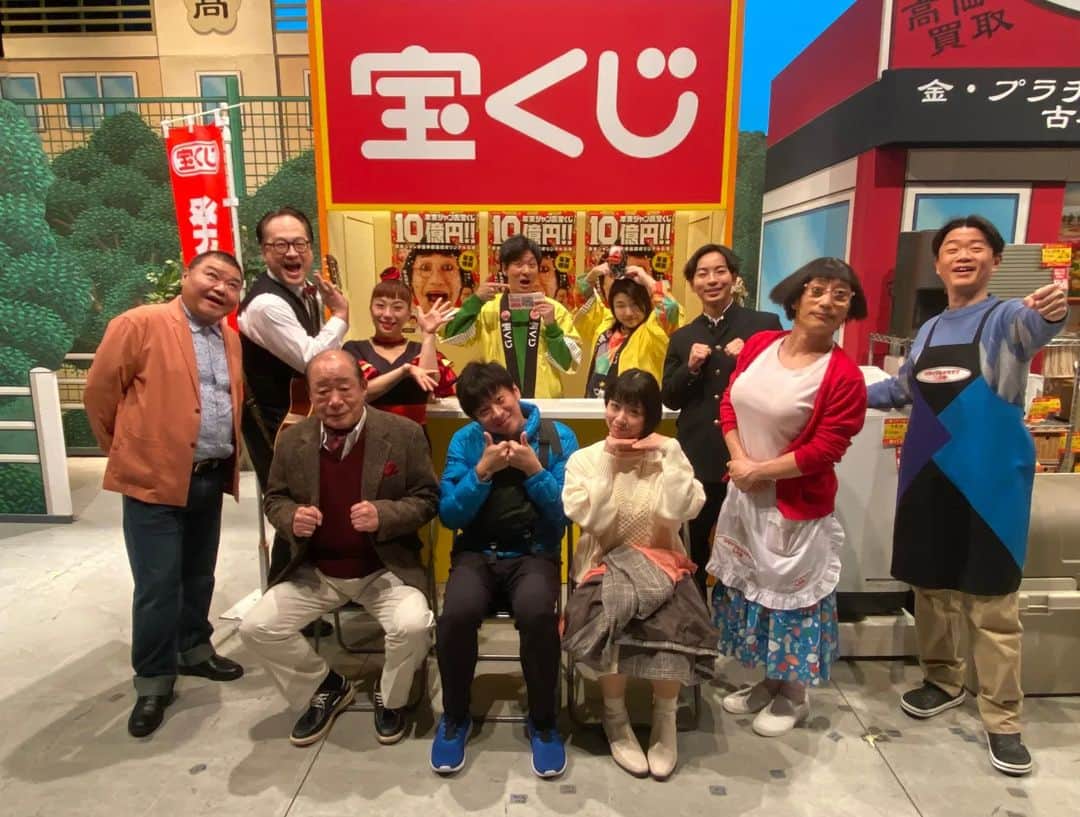 川畑泰史のインスタグラム：「m(_ _)m  本日から なんばグランド花月は すっちー座長週  ちょこっと出演させて頂いております!!! 大盛り上がりの新喜劇!!!  27日(月)まででーす 是非お越し下さいね m(_ _)m」