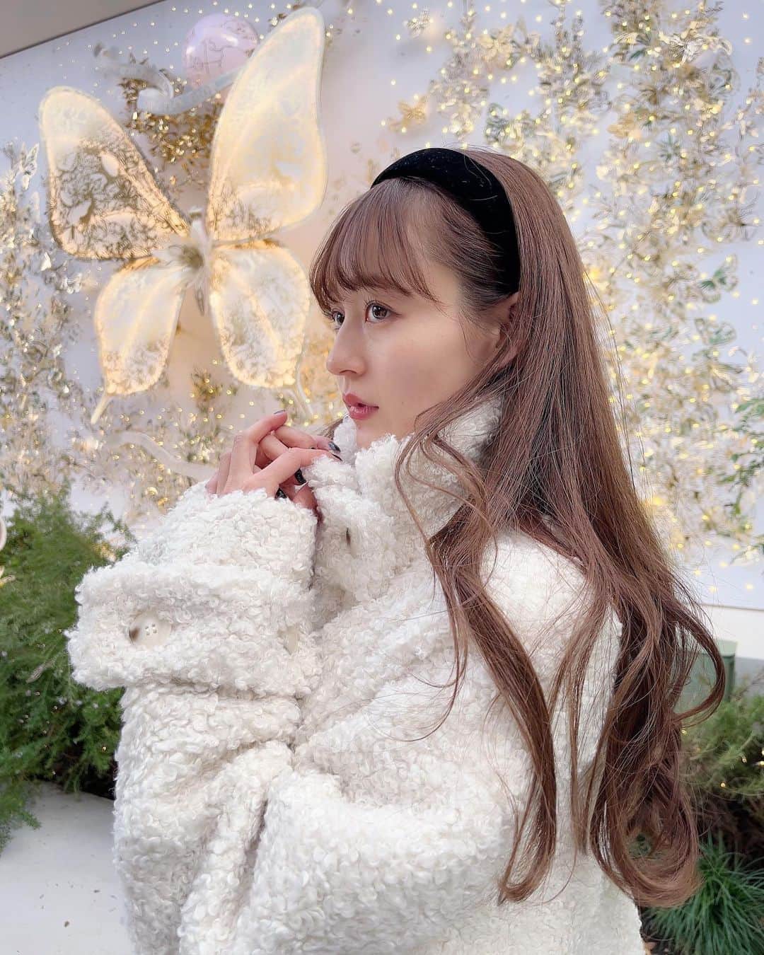 牧野真鈴のインスタグラム：「🦋✨✨ たまたま近くを通ったらキラキラしていて美しかった…♡ #dior」