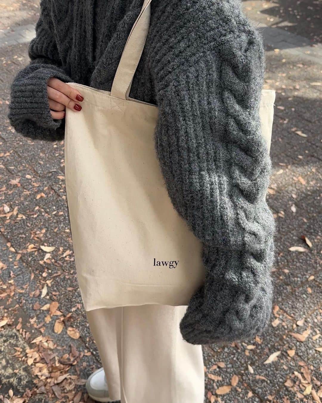 kannnaのインスタグラム：「いよいよルクアPOPUP明日から♡ 準備で大阪向かってます😉！ 明日は朝から店頭います！ チェックアウターも朝から販売できることに！！嬉！！」