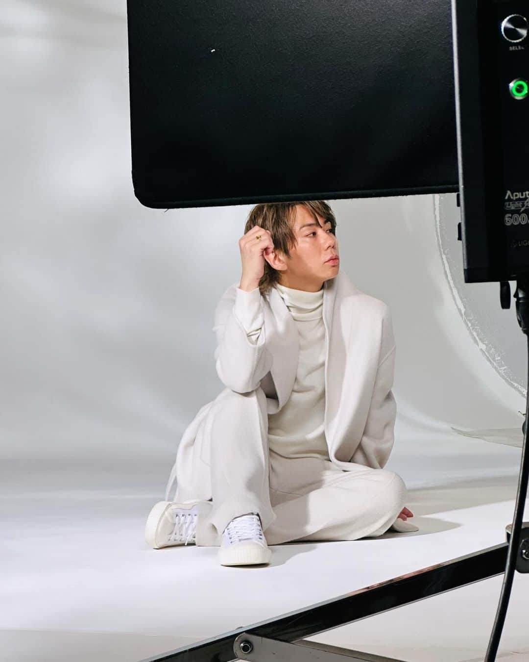 北山宏光さんのインスタグラム写真 - (北山宏光Instagram)「AERAさんにお世話になりましたー！  隙間から撮られた写真を少し  #AERA」11月21日 20時04分 - k_hiro_mitsu917