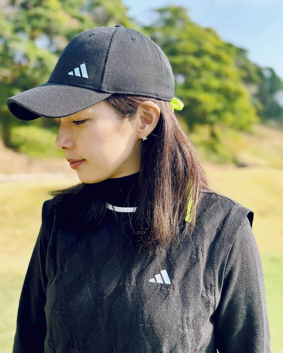 イアリサのインスタグラム：「初めてのゴルフウェアは @adidasgolf ♡♡♡  めちゃくちゃ動きやすかった！  #adidasgolf」