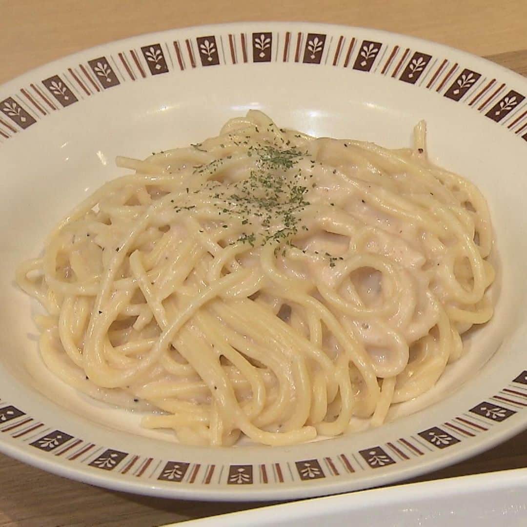 テレビ西日本「ももち浜ストア」さんのインスタグラム写真 - (テレビ西日本「ももち浜ストア」Instagram)「🍽📺 #今日のももち浜ストア  11/21(火)の #パラぶらり では、 #パラシュート部隊 の 斉藤優さん[ @nisijinboy ] と 矢野ぺぺさん[ @nishijinfujisaki ]とスネ～くん🐍が 福津市へお邪魔しました👀✨  ⭐️ ##ももち浜ストアの糟屋エリアPICKUP 🍴 #ももち浜ストアのグルメ特集　 　  🪂キッチンカー Zio burger🪂 【住所】福岡県糟屋郡宇美町宇美5-1-1 JR宇美駅前広場 *社会実験として2024年1月31日まで実施予定 【営業時間】11:00～18:00頃 【定休日】不定休 𝕝𝕟𝕤𝕥𝕒𝕘𝕣𝕒𝕞 @zioburger710   ◆シングルバーガー 800円(税込み) 100%ビーフ/ベーコン/レタス/トマト/チーズ/ソース など 　   　 🪂ほしとタンポポ🪂 【住所】福岡県糟屋郡宇美町宇美4-9-10 【営業時間】10:00頃～18:00頃 【定休日】不定休 国内外のやさしい木のおもちゃが揃うお店  《店主のオススメ》 ◆ダンシングアリゲーター 3300円(税込み)　 　 　  🪂nicottzcafé🪂 【住所】福岡県糟屋郡宇美町宇美4-7-32 【営業時間】11:30～17:00 【定休日】日曜 *営業している場合もあり 宇美駅のそばにある地元の方にも人気のカフェ  《斉藤さんセレクト》 ◆明太子のクリームスパゲティ 800円(税込み)  《ぺぺさんセレクト》 ◆ふわふわシフォンケーキセット(抹茶) 690円(税込み) *ドリンク付き      こちらは 「ももち浜ストア」の公式YouTube でもご覧いただけます📺📼 ⚠️YouTubeにて「ももち浜ストア パラぶらり」で検索🔎 　  📺 #パラぶらり では、 パラシュート部隊の2人がコンビ揃って｢ももち浜ストア｣に出演✨ 毎回ノープランで福岡の72市区町村を巡っています🚶‍♀️ 福岡県内を町ブラしながら、その街の魅力をかるたでＰＲします🎴  ※掲載の情報は全て放送時点での情報です。 提供内容や金額が変更となっている可能性が ございますのでご了承ください。  ＝＝＝＝＝＝＝＝＝ [ももち浜ストア] ▪︎TNC テレビ西日本 ▪︎毎週月-金 9:50〜 『LIVE　福岡』を合言葉に、福岡の旬な出来事を #ももち浜 から さらに早く より楽しく わかりやすくお届けします！ ＝＝＝＝＝＝＝＝＝  #ももち浜ストア #斉藤優 #矢野ペペ #パラシュート部隊 #パラ部 #福岡観光 #福岡旅行 #福岡グルメ #福岡ランチ #宇美町 #宇美町グルメ #福岡キッチンカー #ジオバーガー #福岡ハンバーガー #おもちゃ屋  #福岡カフェ #ニコッツカフェ #nicottzcafé #マジックスネーくん #スネーくん #大正琴」11月21日 19時56分 - momochihamastore8