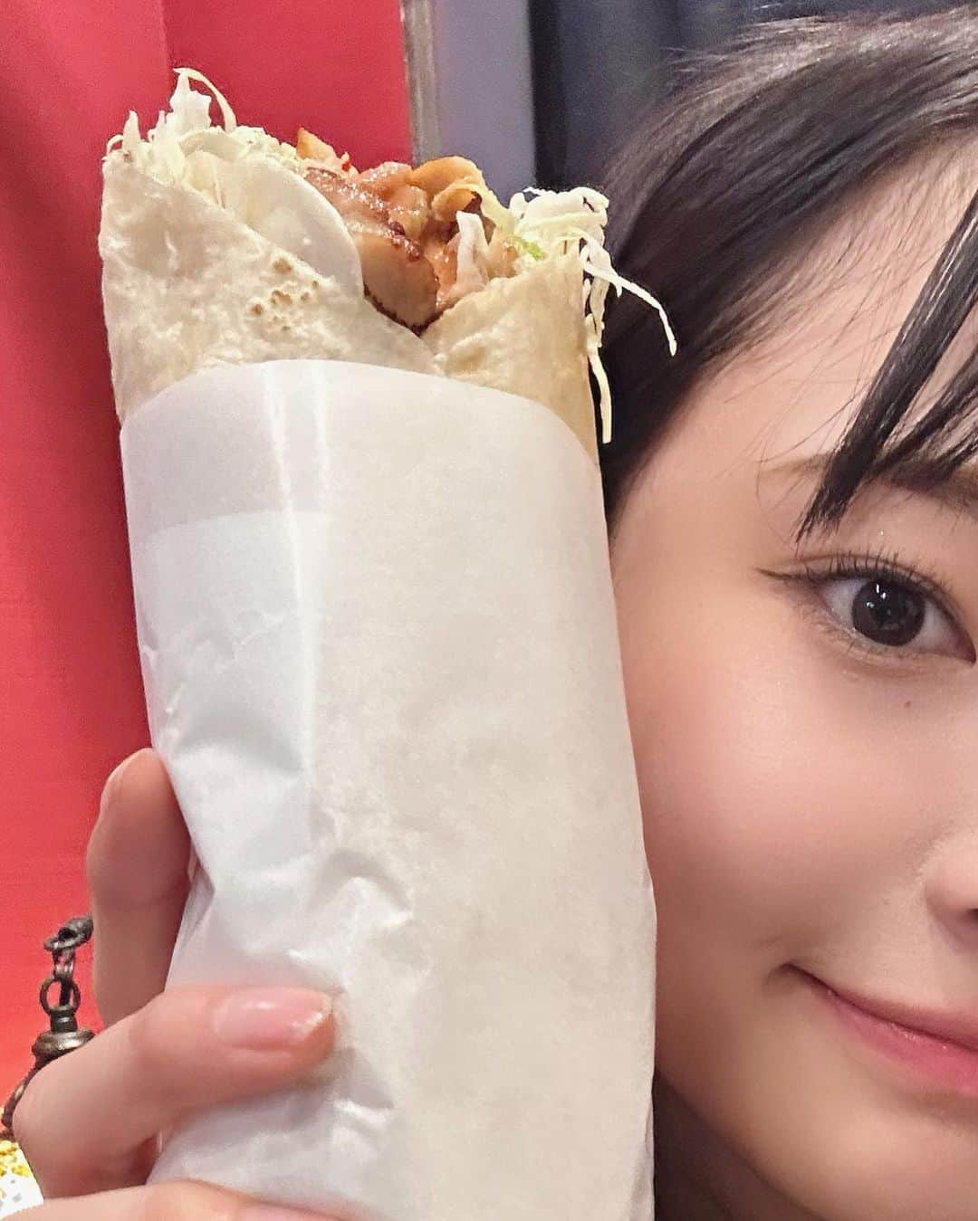 里仲菜月さんのインスタグラム写真 - (里仲菜月Instagram)「おっきいケバブ🥙！」11月21日 19時59分 - natsuki_satonaka