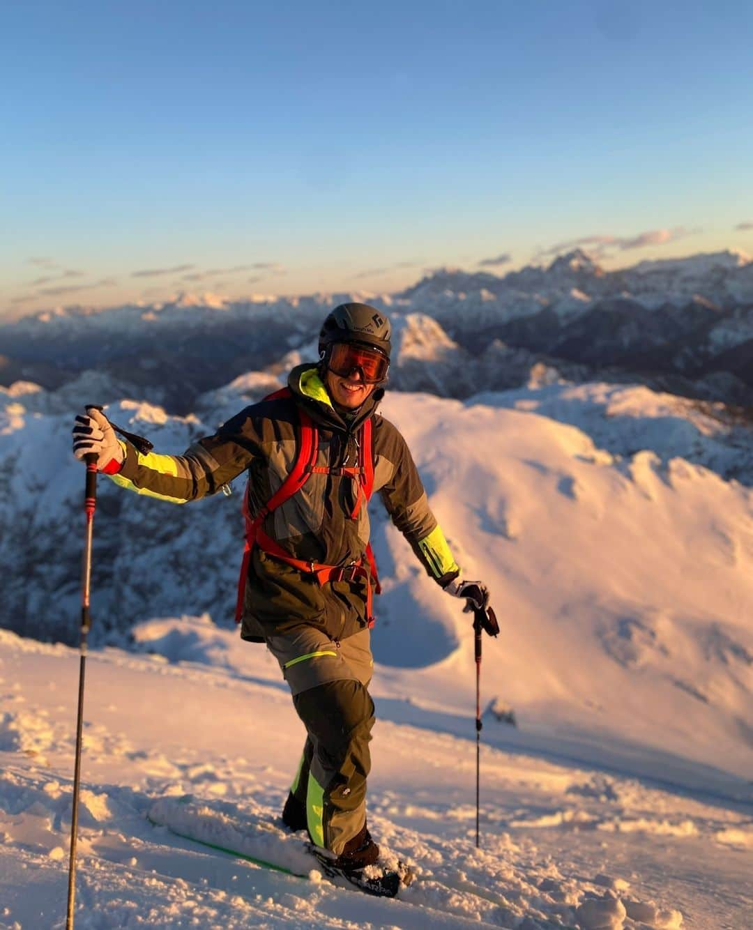 テンソンさんのインスタグラム写真 - (テンソンInstagram)「A magic ski adventure memory from last season with ambassador @mountainvalleyflow 🏔️⁠ ⁠ He’s wearing the Tenson Ski Touring shell jacket and shell pants in beautiful dusty aqua colourway - designed to withstand extreme conditions on the mountains. The jacket and pants are completely wind- and waterproof, featuring MPC Extreme Shell fabric with a 20K waterproof rating featuring taped seams, water repellent zips and a helmet-compatible hood that provide protection against harsh weather. These items are carefully designed with a bunch of smart details such as adjustable cuffs and waist, quick ventilation at the collar and under the arms, @recco Rescue System, a ski pass pocket and two front pockets, two zipped chest pockets and two inside pockets – @tenson has got you covered!⁠ ⁠ #tenson #theswedishoutdoorbrand」11月21日 20時00分 - tenson