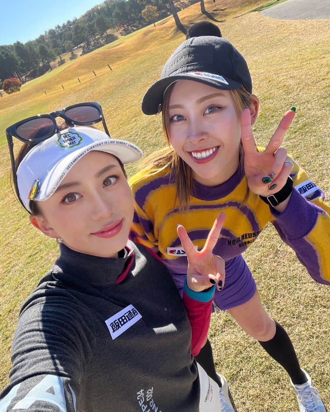 岡田唯花のインスタグラム：「. お紗代とゴルフ場でたまたま会ったから、2shot撮ったよ📸💜 . 最近はプライベートで会う事の方が多いから ゴルフ場で会うとテンション上がるね🤭笑 . . . #ゴルフ #ゴルフ女子 #ゴルフウェア #ゴルフコーデ」