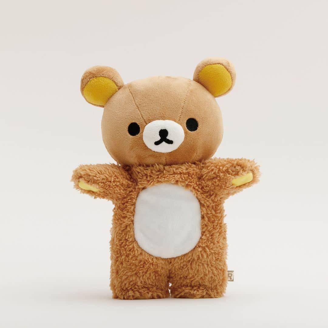 ☆期間限定リラックマ公式Instagram☆のインスタグラム：「🐻11月発売🐻  いつもリラックマを大切にしてくれているあなたへ。 ぬいぐるみのリラックマたちと日常をエンジョイしましょ🎵 ぬいぐるみをもっと大好きになれる「もっとエンジョイ♪ポージングぬいぐるみ」シリーズが登場です✨  🌟おきがえリラックマ ポージングぬいぐるみに着せることができるもこもこきぐるみ☁ お気に入りのポージングぬいぐるみをぬくぬくさせてあげよう❤  🌟おきがえフェイス（笑顔＆寝顔） ポージングぬいぐるみにすっぽり被せることができるよ🐻 笑ったり、寝たり、かわいい顔でぬい撮りができる✨  そして、Instagramフォトコンテストも開催中🌈  ハッシュタグ『#エンジョイリラックマ』をつけて、対象 アイテムを含む写真を撮影してInstagramにアップしよう ❣ 『エンジョイしたで賞』に選ばれた5名様には素敵な賞品 をプレゼント🌟 みなさまの楽しいお写真の投稿、お待ちしております💛 詳しくは、ごゆるりブログをチェックしてね🎵  #リラックマ #コリラックマ #キイロイトリ #チャイロイコグマ #rilakkuma #korilakkuma #kiiroitori #chairoikoguma #ポージングぬいぐるみ #ぬい撮り #かわいい #コンテスト #フォトコンテスト」