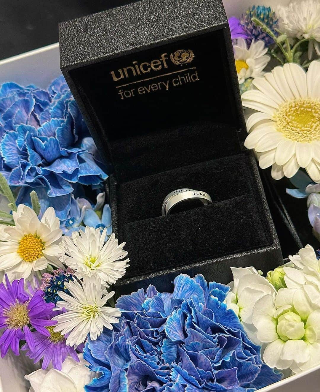 パク・ジフさんのインスタグラム写真 - (パク・ジフInstagram)「사랑과 용기 💍 나는 유니세프 팀입니다 💙  @unicef_kr @marieclairekorea @bhent_official」11月21日 11時11分 - 03_hu