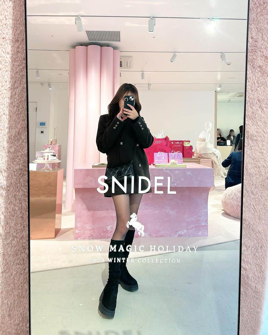 yurishonさんのインスタグラム写真 - (yurishonInstagram)「SNIDELのpopupへ⛄️💕 " SNIDEL Snow Magic Holiday " ⁡ ⁡ 冬にピッタリなホリデーコレクションは お出かけやデートにぴったりな お洋服と小物が揃っていて可愛すぎた❄️ ⁡ ⁡ クリスマスデートに使えそうなコスメもあって クリスマスがさらに楽しみになったよ🎄✨ ⁡ ⁡ 限定ショッパーは23日から お店でもらえるみたい♡ ⁡  @snidelbeauty  @snidel_official  #SNIDEL#スナイデル#23WinterSNIDEL#snowmagicholiday#POPUP#PR」11月21日 11時28分 - yurishon