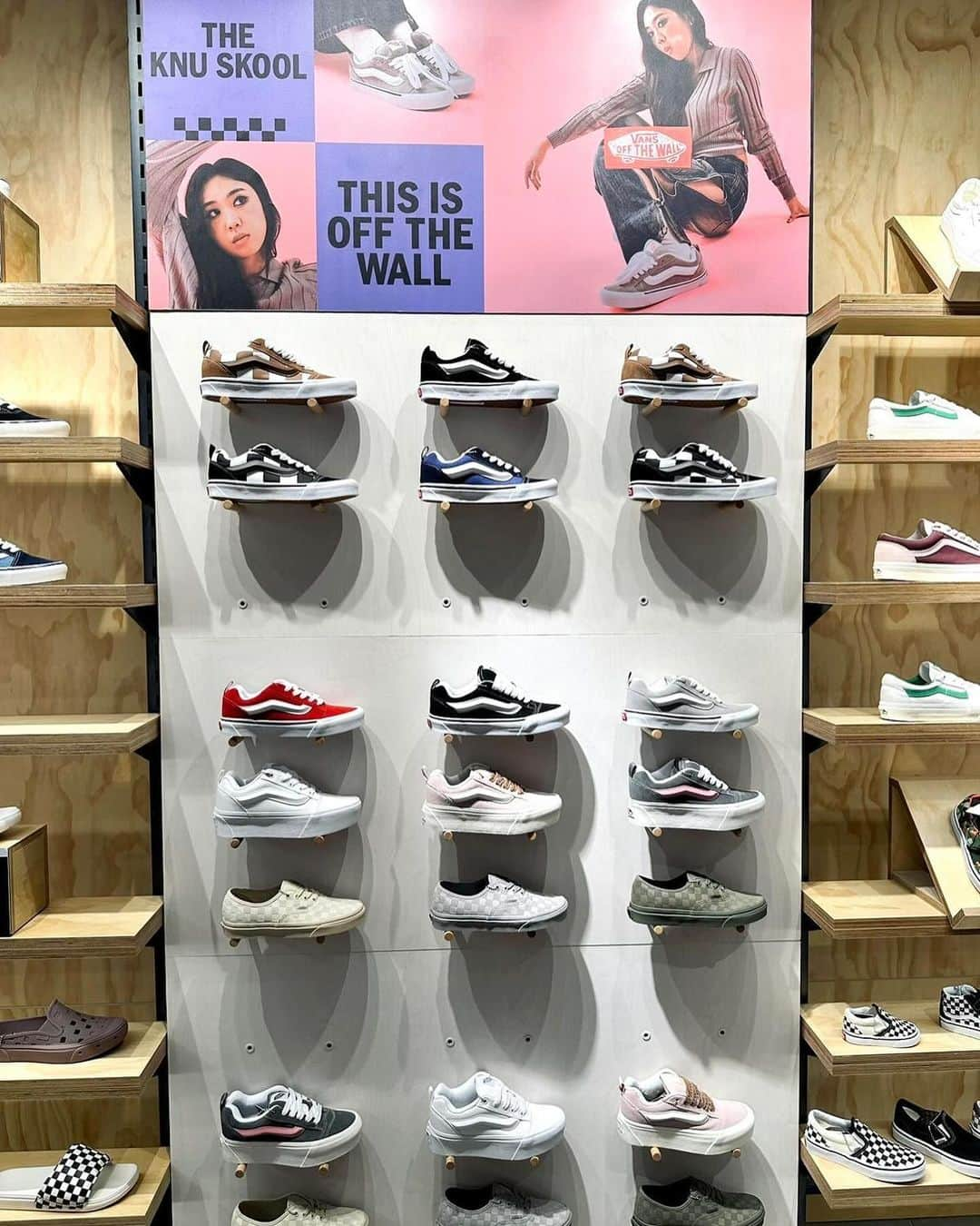 Vans Philippinesさんのインスタグラム写真 - (Vans PhilippinesInstagram)「📣 𝐇𝐞𝐚𝐝𝐬 𝐔𝐩, 𝐒𝐭𝐫𝐞𝐞𝐭 𝐂𝐫𝐮𝐢𝐬𝐞𝐫𝐬!   𝐖𝐞'𝐫𝐞 𝐍𝐎𝐖 𝐎𝐏𝐄𝐍!  Swing on down to our new and stylishly remodeled spot at Market Market. Take your board for a spin and drop by the Ground Floor, Serendra Wing. We're giving away a FREE KNITTED WOVEN BAG to the first 100 folks who make a minimum single-receipt purchase of P8,000.  See you, Fam!  #vansphilippines」11月21日 12時00分 - vansphilippines