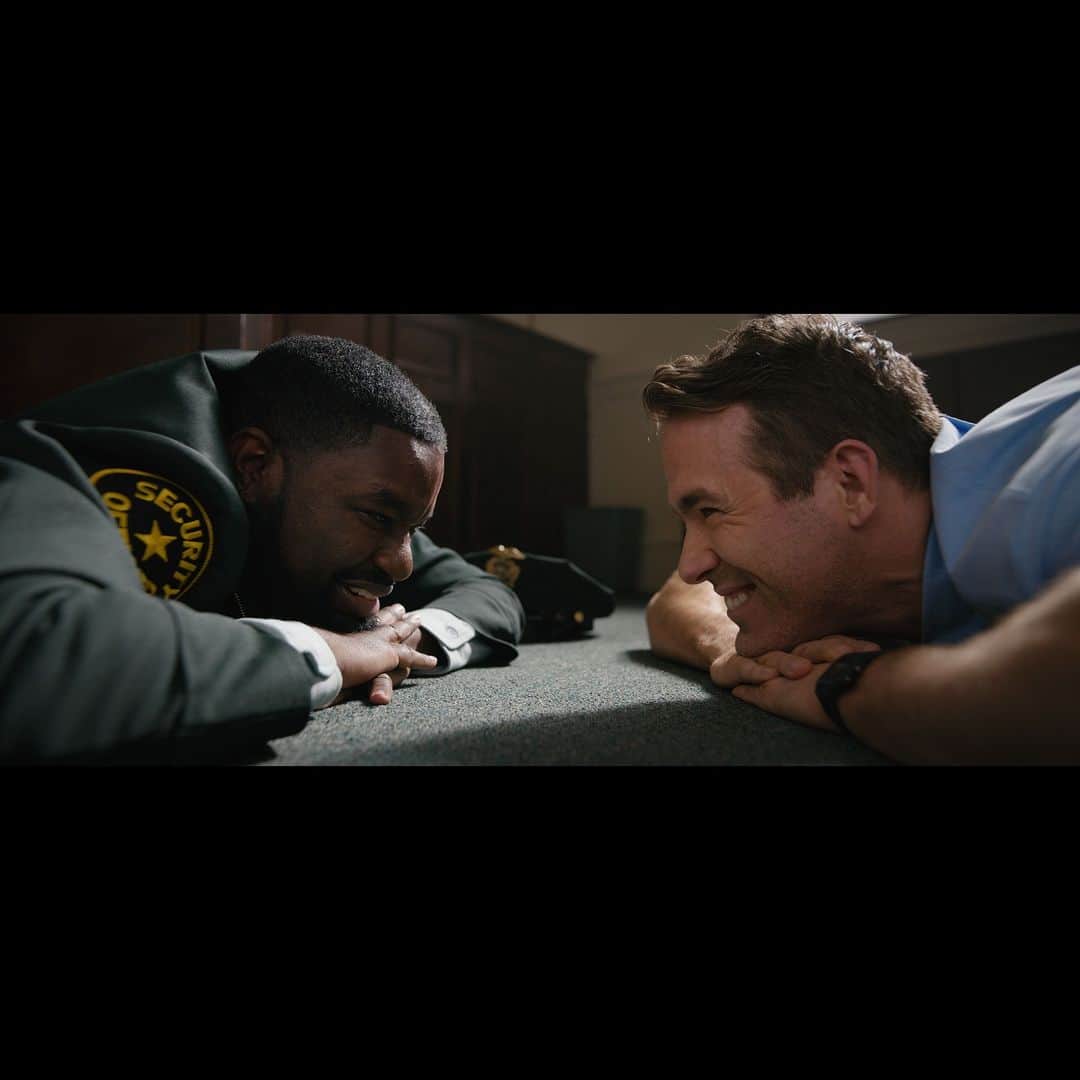 20世紀フォックス映画さんのインスタグラム写真 - (20世紀フォックス映画Instagram)「今日（11/21）は  インターネット記念日🌐  💥《アクション》 😘《恋》 🤝《友情》 🤣《笑い》 😉《パロディ》…  「なんでもあり」な 《オンラインゲーム》の世界で ライアン・レイノルズ が大活躍‼  🎮『フリー・ガイ』  #インターネット記念日 #映画 #洋画 #フリーガイ #ライアンレイノルズ #ジョディカマー #リルレルハウリー #ジョーキーリー #ウトカルシュアンブドゥカル #タイカワイティティ #ブルーレイ #DVD #デジタル配信 #20世紀スタジオ」11月21日 12時00分 - 20thcenturyjp