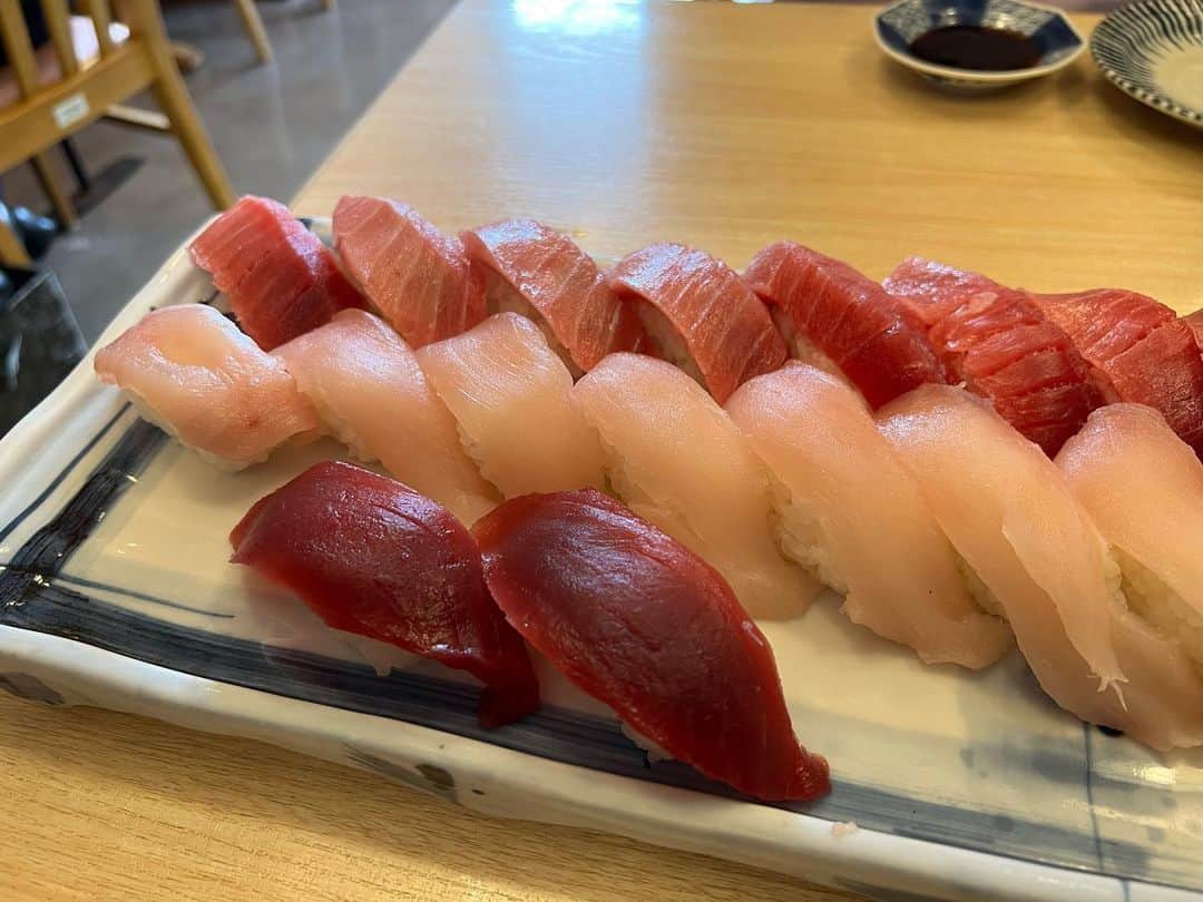 かこさんのインスタグラム写真 - (かこInstagram)「きづなすしさん🍣この前久しぶりに行った！やっぱり大好きや〜😭本当に食べ放題のレベルじゃない美味しさ🥹💓 #きづなすし #お寿司食べ放題 #寿司食べ放題 #お寿司 #寿司 #食べ放題 #新宿 #新宿グルメ #sushi #大食い #はらぺこツインズ #双子 #먹방 #대식가 #먹팔 #먹팔해요 #먹스타그램 #대식가 #mukbank #大胃王 #モッパン #ความตะกละ  #Gula」11月21日 12時11分 - harapeko__kako