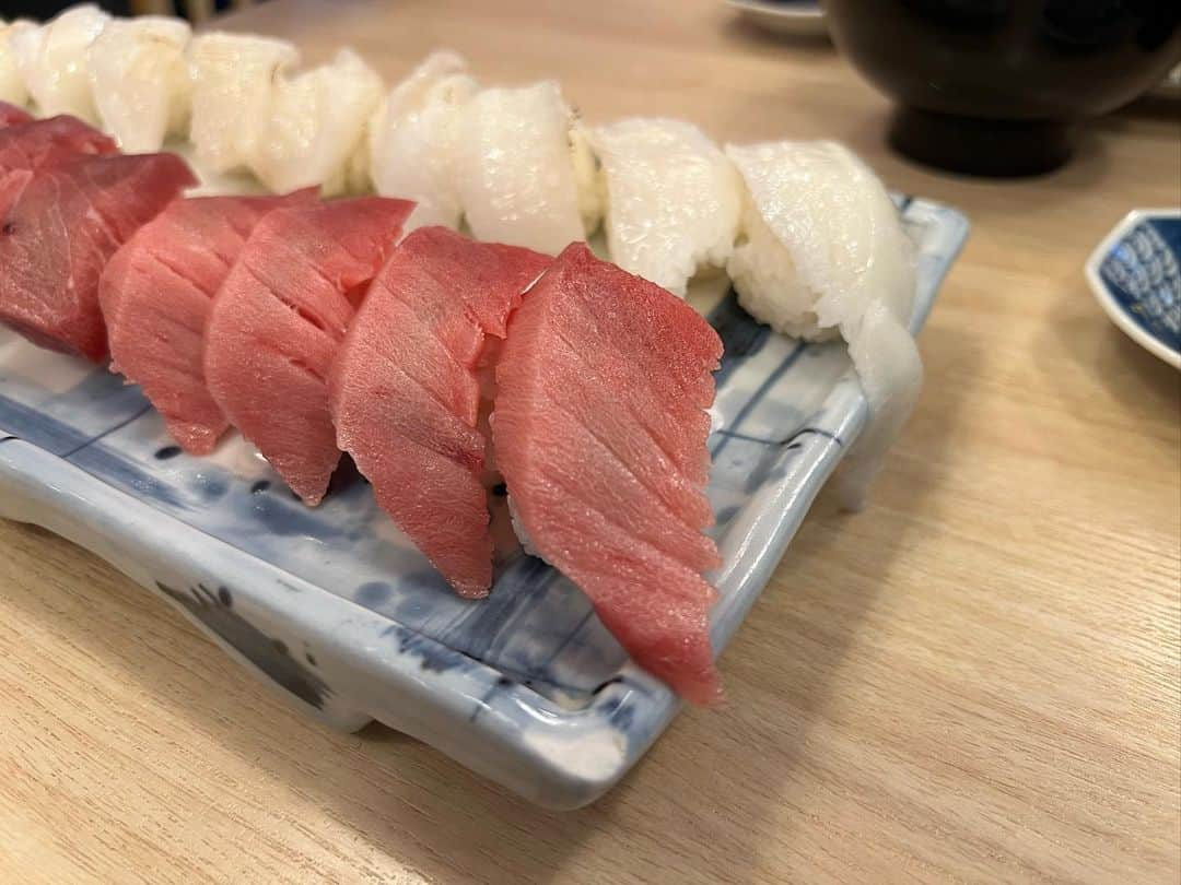 かこさんのインスタグラム写真 - (かこInstagram)「きづなすしさん🍣この前久しぶりに行った！やっぱり大好きや〜😭本当に食べ放題のレベルじゃない美味しさ🥹💓 #きづなすし #お寿司食べ放題 #寿司食べ放題 #お寿司 #寿司 #食べ放題 #新宿 #新宿グルメ #sushi #大食い #はらぺこツインズ #双子 #먹방 #대식가 #먹팔 #먹팔해요 #먹스타그램 #대식가 #mukbank #大胃王 #モッパン #ความตะกละ  #Gula」11月21日 12時11分 - harapeko__kako