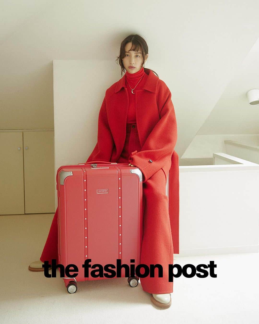 The Fashion Postさんのインスタグラム写真 - (The Fashion PostInstagram)「#select Samsonite BLACK LABEL with mizuki yamamoto 『最高の相棒を求めて。山本美月が出合うサムソナイト・ブラックレーベル〈前編〉』  旅先での土産話も耳にする機会が増えた今日この頃、ホリデーシーズンも近づき、休暇に旅行を考えている人も少なくないはず。満足いくまで計画を練りながら、スーツケースも妥協することなくこだわりの逸品を見つけたい。  1910年に創業されて以来、革新的なイノベーションで110年以上にわたり旅人達に愛されてきた Samsonite (サムソナイト) のプレミアムブランド Samsonite BLACK LABEL (サムソナイト・ブラックレーベル) から登場したのは、上質な日常や旅にこだわる大人に向けた「RE.CLASSIC (リ・クラシック)」。プレミアムな品質はそのまま、大胆かつエネルギッシュなデザインは、単なる荷物を持ち運ぶツールではなく、ともに旅する相棒として思い出を彩る。  モデル、俳優、そして一児の母として、新たなフェーズを迎えた山本美月。ぐっと大人の魅力が増した彼女には、「RE.CLASSIC」がよく似合う。Samsonite BLACK LABEL の新作スーツケースが、旅へとはやる気持ちを刺激する。(第1回／全2回)  model: Mizuki Yamamoto photography: Saki Omi styling: Chikako Aoki hair & make up: Momiji Saito text: Risa Matsumoto edit: Natsume Horikoshi & Risa Matsumoto  #tfp #thefashionpost #SamsoniteBLACKLABEL #サムソナイトブラックレーベル #山本美月 #MizukiYamamoto #pr」11月21日 12時08分 - tfpjp
