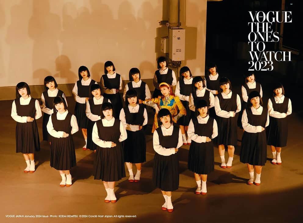アカネのインスタグラム：「VOGUE JAPANが選ぶ2023年の #THEONESTOWATCH に #アバンギャルディ ( @avantgardey_ ) が選出されました！  12月1日発売の VOGUE JAPAN 2024年1月号に アバンギャルディの記事が掲載されます！  インタビューの記事も是非ご覧ください！  @voguejapan  Photo: Kodai Ikemitsu Movement Director: Chikako Takemoto Text: Kaori Komatsu Editors: Yaka Matsumoto, Rieko Shibazaki」