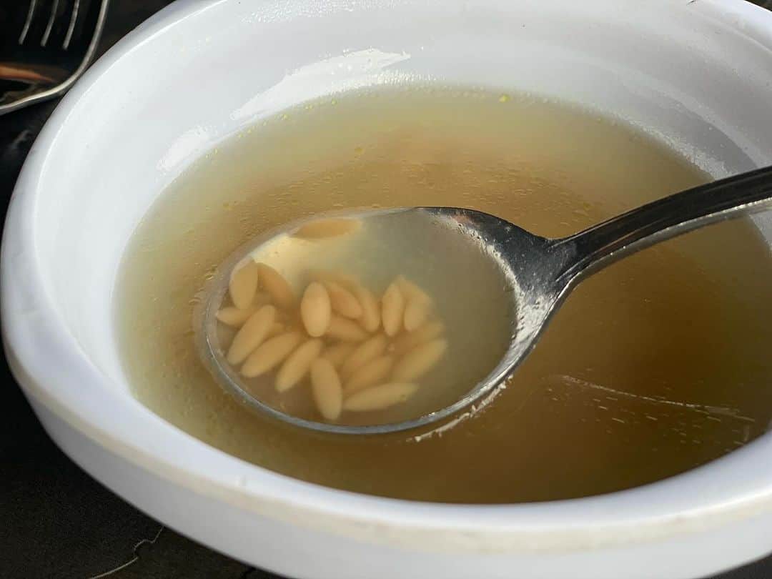 青山有紀さんのインスタグラム写真 - (青山有紀Instagram)「エジプト料理。そら豆のコロッケなど。 ごはんやスープはパスタ入り。 デザートにはりんごがそのまま出てきた🍎😂 生のデーツは初めて食べた！ #デーツはなつめやし #なつめとは違います」11月21日 12時27分 - yukiaoya
