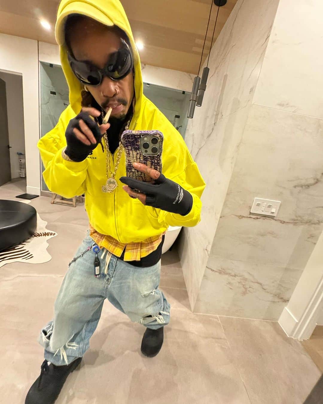 ウィズ・カリファさんのインスタグラム写真 - (ウィズ・カリファInstagram)「I’m done with words.」11月21日 12時38分 - wizkhalifa