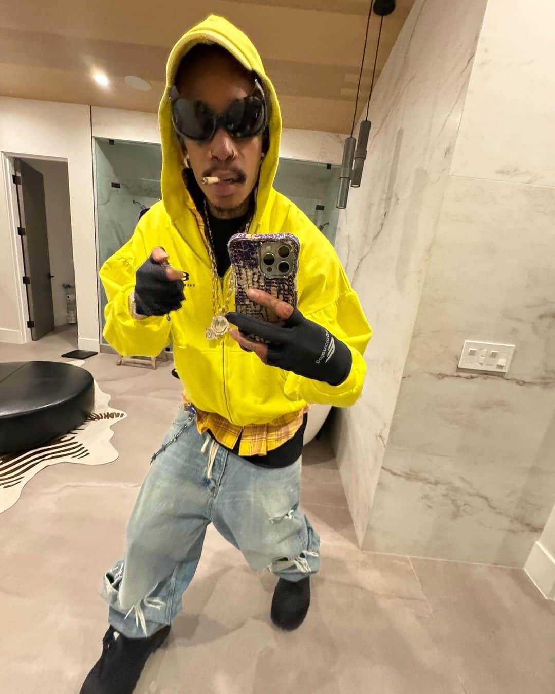 ウィズ・カリファさんのインスタグラム写真 - (ウィズ・カリファInstagram)「I’m done with words.」11月21日 12時38分 - wizkhalifa