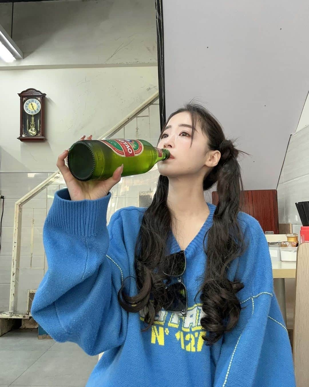 休井美郷さんのインスタグラム写真 - (休井美郷Instagram)「お昼前からビールたのんだらとんでもないサイズでてきたよ。  #マカオ」11月21日 12時32分 - kyuui_misato