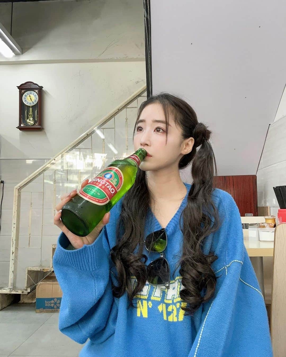 休井美郷さんのインスタグラム写真 - (休井美郷Instagram)「お昼前からビールたのんだらとんでもないサイズでてきたよ。  #マカオ」11月21日 12時32分 - kyuui_misato