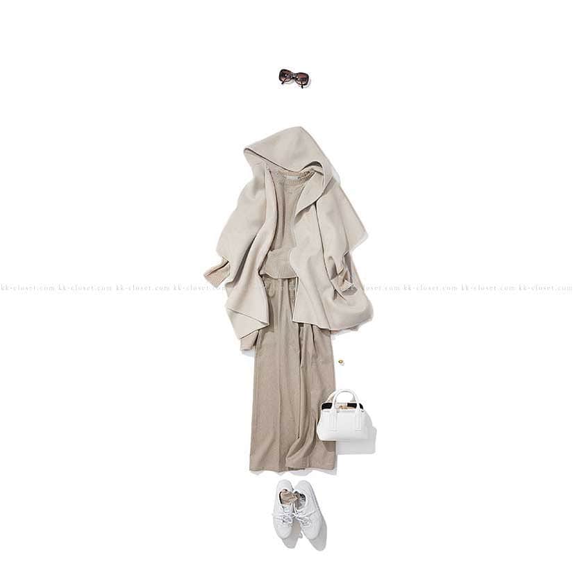 のインスタグラム：「・ NEW♦️Coordinate  ・ 2023-11-21 ・ フォギーなベージュstyle ・ outer : #sol tops : #couleur  #miran pants : #demain accessory : #marascalise #chicalorsparis bag : #mrose  shoes :  #zda other : #pagani  ・ #kkcloset #kkshop #菊池京子 #kyokokikuchi #coordinate #コーディネート #code #ootd #happy #follow #outfit #kotd #カジュアル #style #fashion #ファッション  #リング　#jewelry #グラデーションカラー #ベージュ　#ポンチョ」
