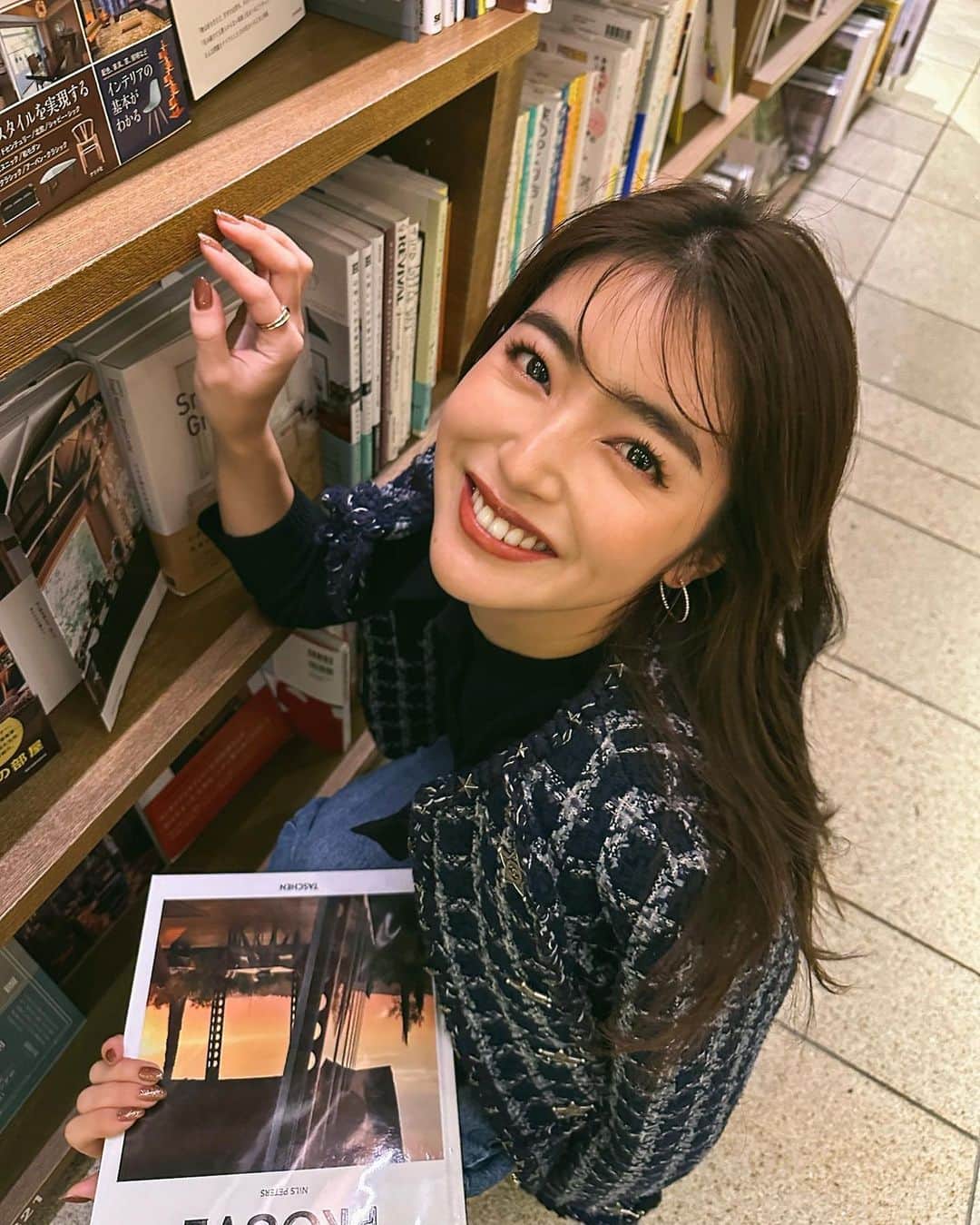 大口智恵美のインスタグラム：「最近ファンデーションと眉毛メイク変えました🤍  寒くてあまり換気できないので、空気清浄機もフル稼働させてます！  秋と言うよりもう冬になってきたね❄️  #秋メイク #秋コーデ #outfit」