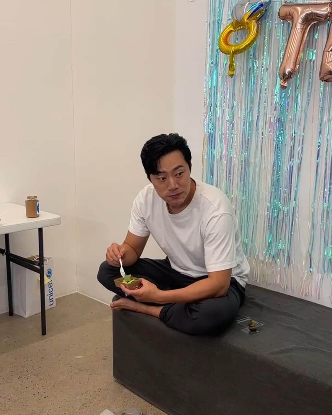 イ・ヒジュンのインスタグラム：「#유니세프  촬영 준비 하면서」