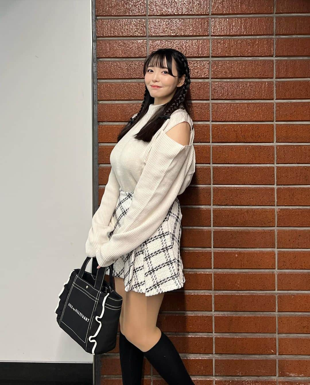 恋渕ももなさんのインスタグラム写真 - (恋渕ももなInstagram)「🩷 #ももなクローゼット 🩷  ♡  お洋服は上下共にGRLさん💝  撮影は安定の弟📸  ♡  #恋渕ももな」11月21日 12時39分 - koibuchimomona