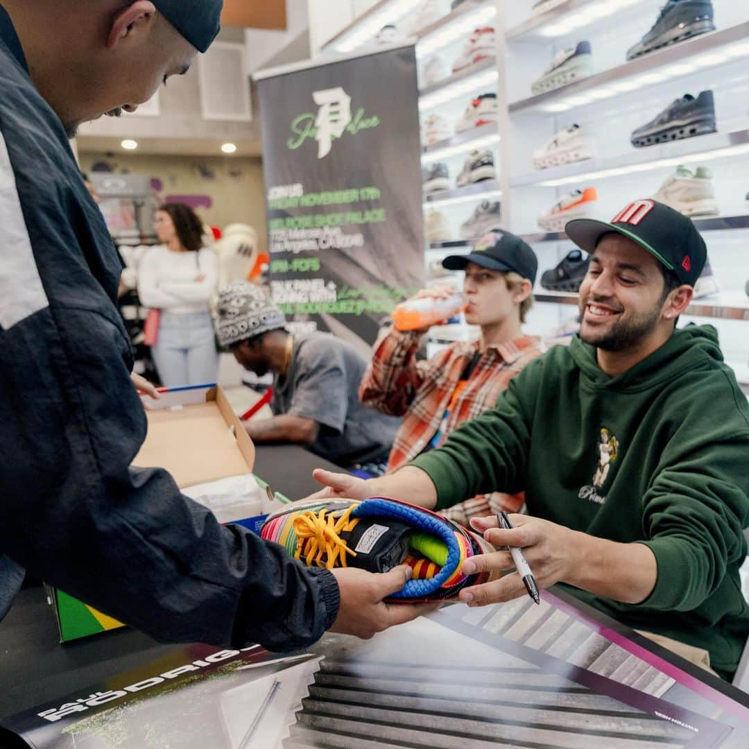 ポール・ロドリゲスさんのインスタグラム写真 - (ポール・ロドリゲスInstagram)「We celebrated the launch of our @primitiveapparel partnership at our Melrose location with Owner and LA Legend @prod. We talked about the importance of Creativity, Community and Culture.   Thank you to everyone who stopped by. Thank you @primitiveapparel and @prod for partnering with us on this incredible activation.   @primitiveapparel is available now online and in stores, link in bio to shop.」11月21日 13時01分 - prod