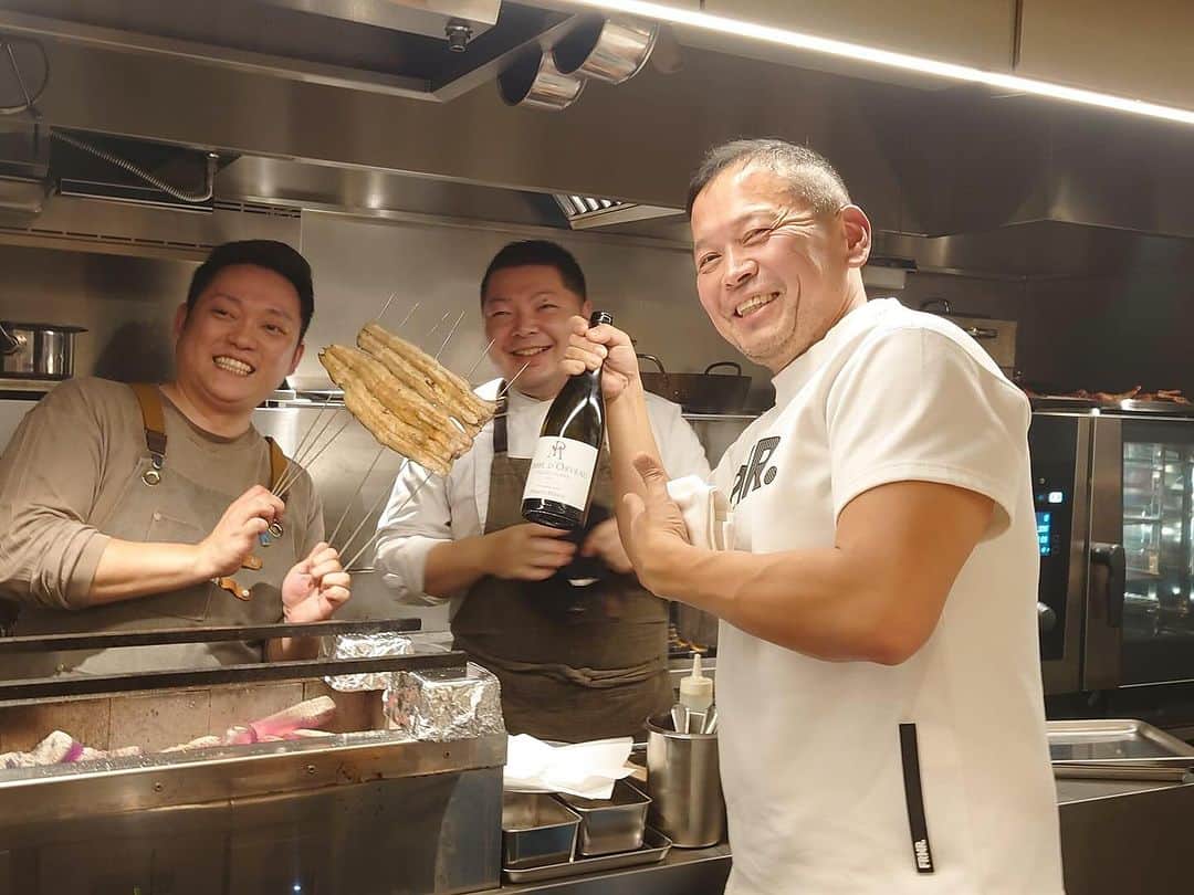 片桐衣理のインスタグラム：「徳島 上勝町ペルトナーレがレテールの彬シェフと饗宴❤️ 貴重な会を有難うございました✨✨  L'ETERRE 03-6388-1312 東京都新宿区神楽坂3-6-53 とぎやレジデンス 2F https://tabelog.com/tokyo/A1309/A130905/13281616/」