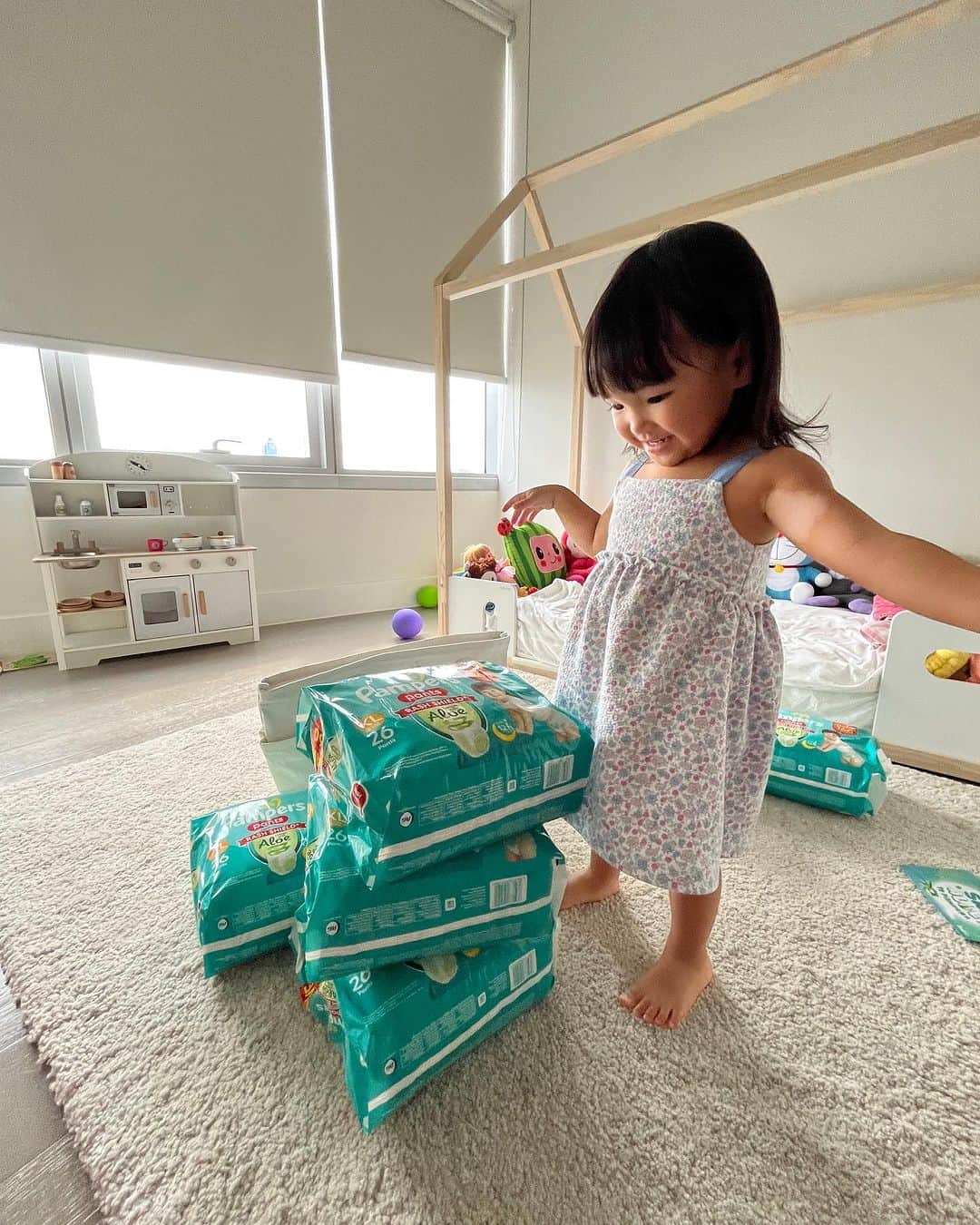 HISANAさんのインスタグラム写真 - (HISANAInstagram)「Hey Mamas!  Big news—I’m thrilled to share that I’m now an ambassador for @Pampersph , a brand we’ve trusted since Suzu was a newborn👧🏻🩷 We're super excited to take you and your little ones to Aloe World! It's the perfect place to share how the new Pampers Pants with Aloe Lotion makes our days smoother.   No more pausing playtime for diaper changes. With Pampers, one diaper goes a long way - it's like having two in one! That's dryness, comfort, and savings of ₱160 a month all rolled into one.  Join us on November 25th at SM MOA Music Hall for fun and learn all about it. Remember, with Pampers, we're saying goodbye to constant checks and hello to lasting moments🫶  #SayAloeToPampers #MyBabyTalks #PampersPH」11月21日 13時19分 - hisana22