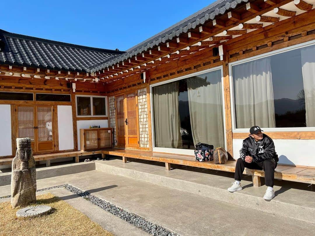 カン・ギョンホのインスタグラム：「충전🌞」