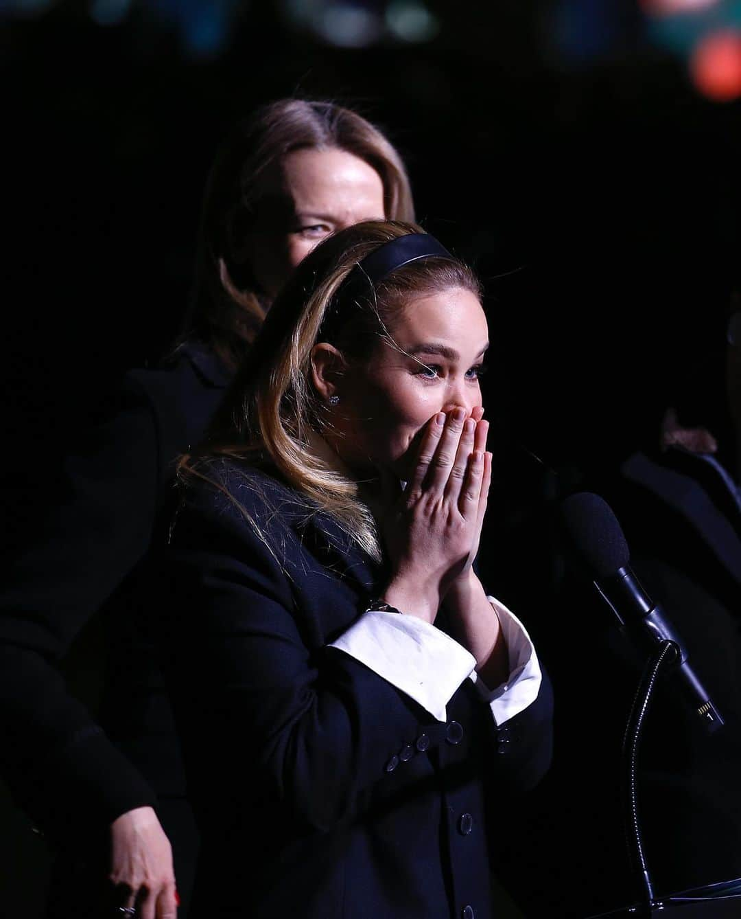 Just Jaredさんのインスタグラム写真 - (Just JaredInstagram)「Jennifer Lawrence had a hilarious reaction when she had a wardrobe malfunction while giving a speech at the Saks Fifth Avenue holiday lighting ceremony. Head to JustJared.com now to see the clip! #JenniferLawrence Photos: Getty」11月21日 13時23分 - justjared