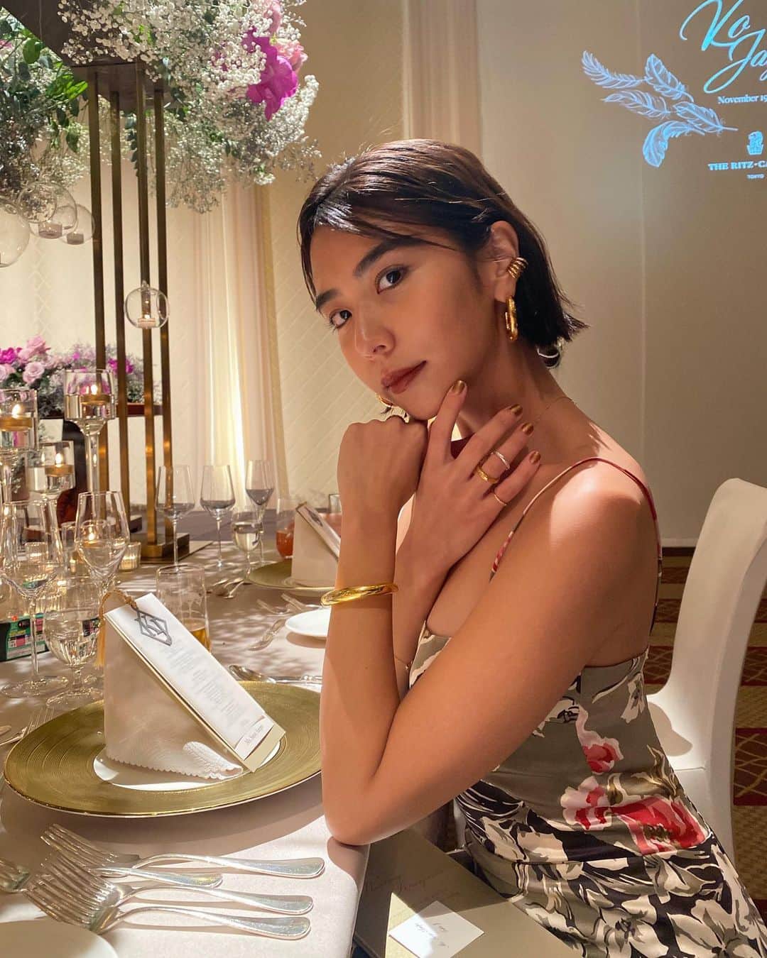 安保彩世のインスタグラム：「My bestie @jayjay.f718 wedding party👰🏼‍♀️💫 初めての結婚式はジェイの結婚式でした💛 最高に感動した！！🥹❤️ 挙式は本当に本当にじぇいが入ってきた瞬間から涙止まらず今でも動画見るだけで涙止まらない🥹💕 披露宴に参加してるとじぇいとの思い出をたくさん思い出して、これまためちゃめちゃ泣けた😭💞 飾り付けも全部じぇいの思いがたくさん詰まってるなって感じて本当に終始感動の式でした👰🏼‍♀️❤️  じぇいの幸せが本当に嬉しいからずっと幸せでいてください！笑 @ko.f105 よろしくね😂❤️  なんか投稿なのに手紙みたいになっちゃった笑  dress: @reformation  jewelry: @lasoeur_jewel @la.soeur_official  🤍🩵❤️💜💛🩷🧡💚💞」