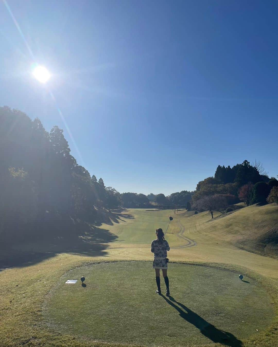 杉田恵李奈さんのインスタグラム写真 - (杉田恵李奈Instagram)「先週のゴルス⛳️🏌️‍♀️ 色々ありすぎの先週でした❤️‍🔥 今週もまぁまぁ忙しない日々が続きそうでして、 そんなこんなで師走感が近づいて来たなぁと。 先週のシワ寄せで今週キツめ🤢 シワ寄せからの師走へ突入。 とにかく体調崩さないように気をつけます(*^▽^*) . . #長南カントリークラブ#golf#ゴルフ#千葉県 #ゴルフウェア#ゴルフコーデ#golfwear#pearygates  #変わらず毎週ゴルフを楽しんでおります #ゴルフグッズしか買っておりません #生粋のゴルフ破産の匂いが漂って参りました」11月21日 13時36分 - erina_roppongi