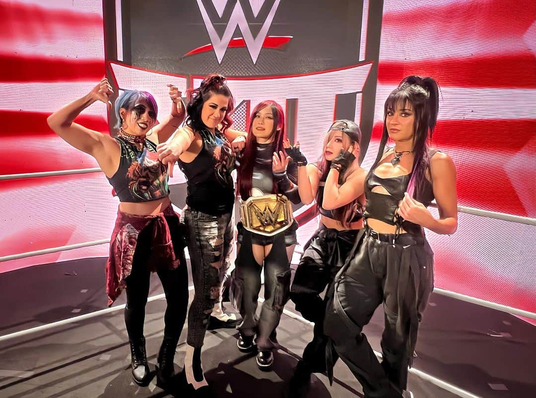 紫雷イオのインスタグラム：「🗣️WAR GAMES!!!!!!  #wweraw #damagectrl #smackdown #survivorseries」