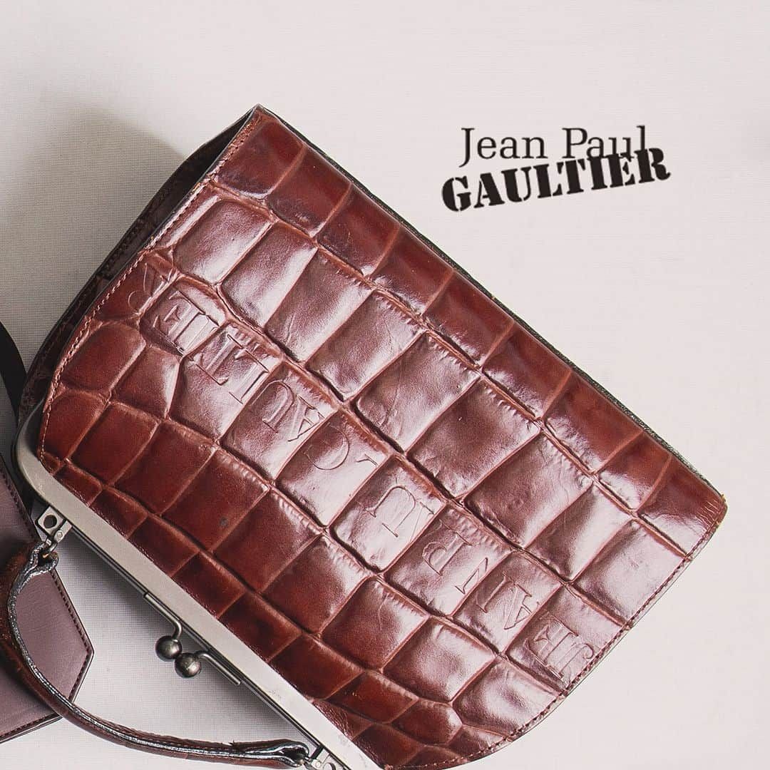 playfulさんのインスタグラム写真 - (playfulInstagram)「Jean Paul GAULTIER クロコダイルエンボスがま口2wayバッグ /¥38,280 (k-124233) https://www.playful-dc.com/products/details128445.html  #プレイフル #新着 #古着 #古着買取 #ブランド古着 #お洒落さんと繋がりたい #DCブランド #ユーズド #ジャンポールゴルチエ #ジャンポールゴルチエクラシック　#ジャンポールゴルチエオム  #ジュニアゴルチエ  #ジャンポールゴルチエパリ  #playful #jeanpaulgaultier #jeanpaulgaultierhomme  #jeanpaulgaultierclassique #used #followme #撮影代行 #商品撮影 #モード #juniorgaultier」11月21日 13時50分 - playful_dc