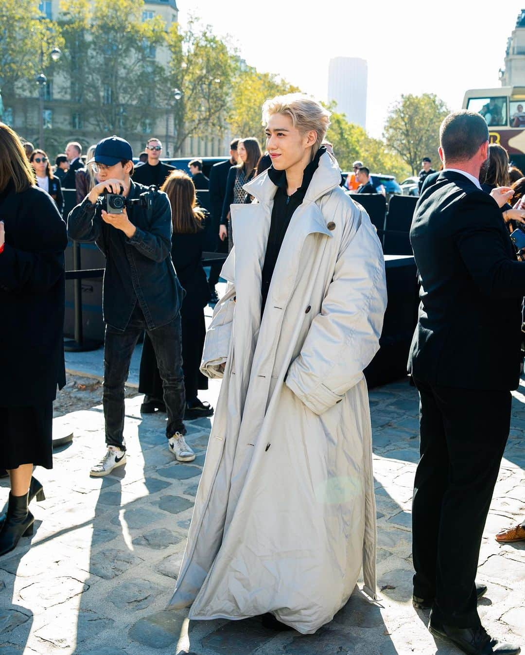 가로수길 , Seoulさんのインスタグラム写真 - (가로수길 , SeoulInstagram)「PFW Street Style @balenciaga ✨ 발렌시아가 쇼장에서」11月21日 13時55分 - jaylim1