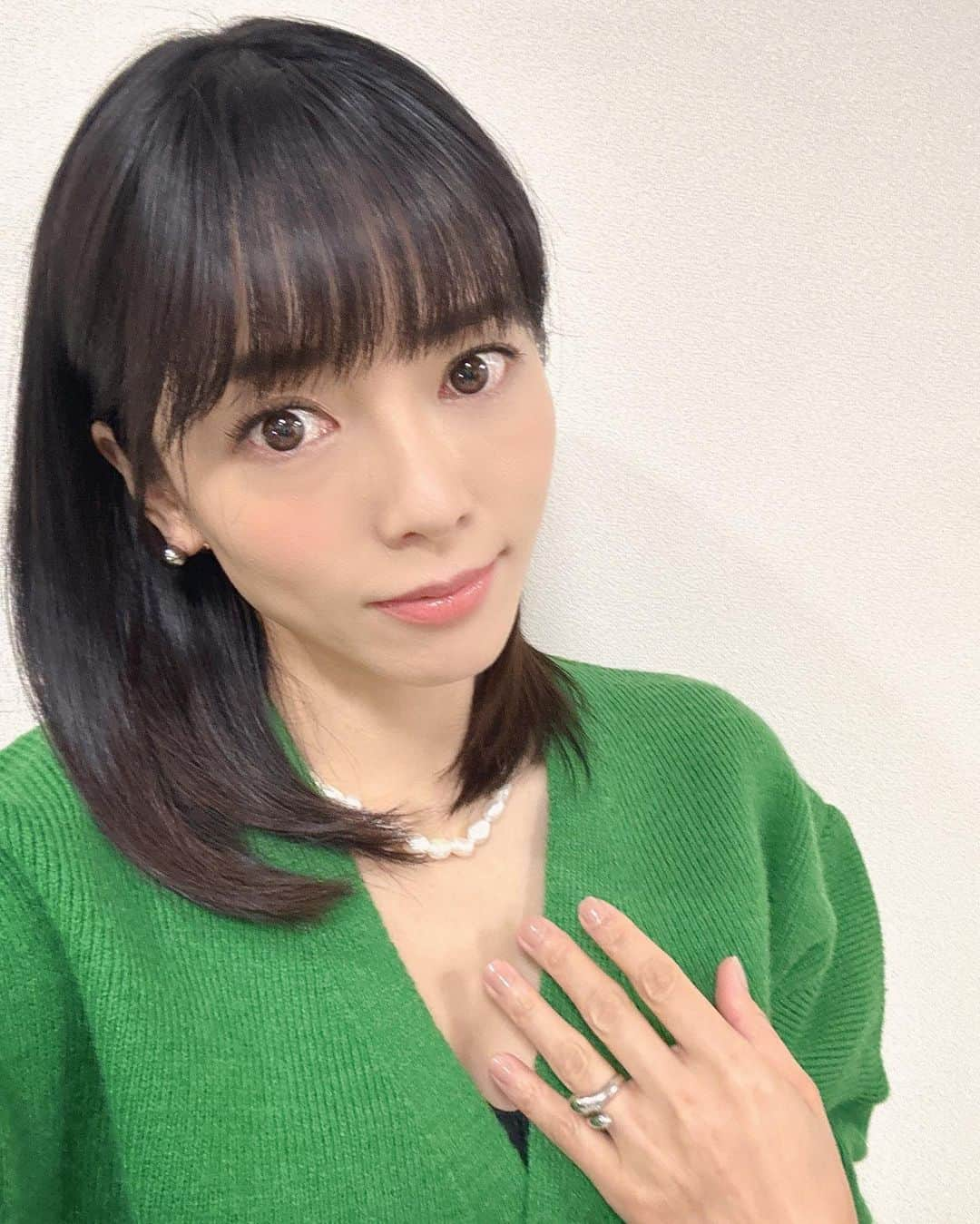 釈由美子さんのインスタグラム写真 - (釈由美子Instagram)「『ぽかぽか』生放送終わりました〜📺  “うまうまダービー”では 釈お酌ロボットが暴走するハプニングもありましたが🍺🙈笑  ぽかぽかあったかい番組に出演できて とっても楽しかったです🥰  今日の衣装👠  ニット スカート  @saaageboutique  ピアス 指輪 ネックレス @lohmejewelry」11月21日 14時16分 - yumikoshaku