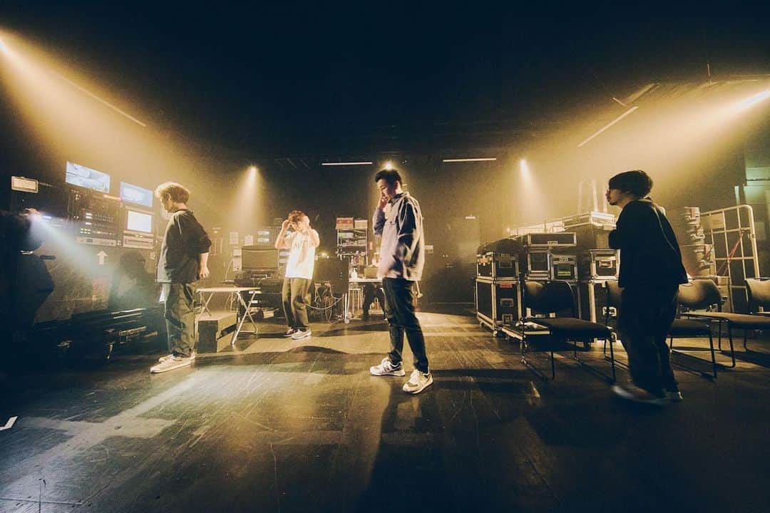 後藤正文さんのインスタグラム写真 - (後藤正文Instagram)「ASIAN KUNG-FU GENERATION  at Tachikawa Stage Garden  音楽をやろうと決意した町。暗黒の時代だったな。毎日必死だった。やる気も何もなかったけど、友達にだけ恵まれた。また戻って来たい。  Photographer @tetsuyayamakawa   #asiankungfugeneration #tokyo #tachikawa #tour」11月21日 14時18分 - gotch_akg