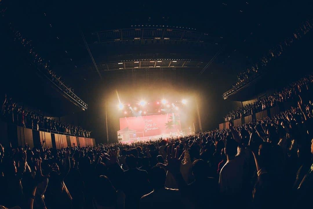 後藤正文さんのインスタグラム写真 - (後藤正文Instagram)「ASIAN KUNG-FU GENERATION  at Tachikawa Stage Garden  音楽をやろうと決意した町。暗黒の時代だったな。毎日必死だった。やる気も何もなかったけど、友達にだけ恵まれた。また戻って来たい。  Photographer @tetsuyayamakawa   #asiankungfugeneration #tokyo #tachikawa #tour」11月21日 14時18分 - gotch_akg