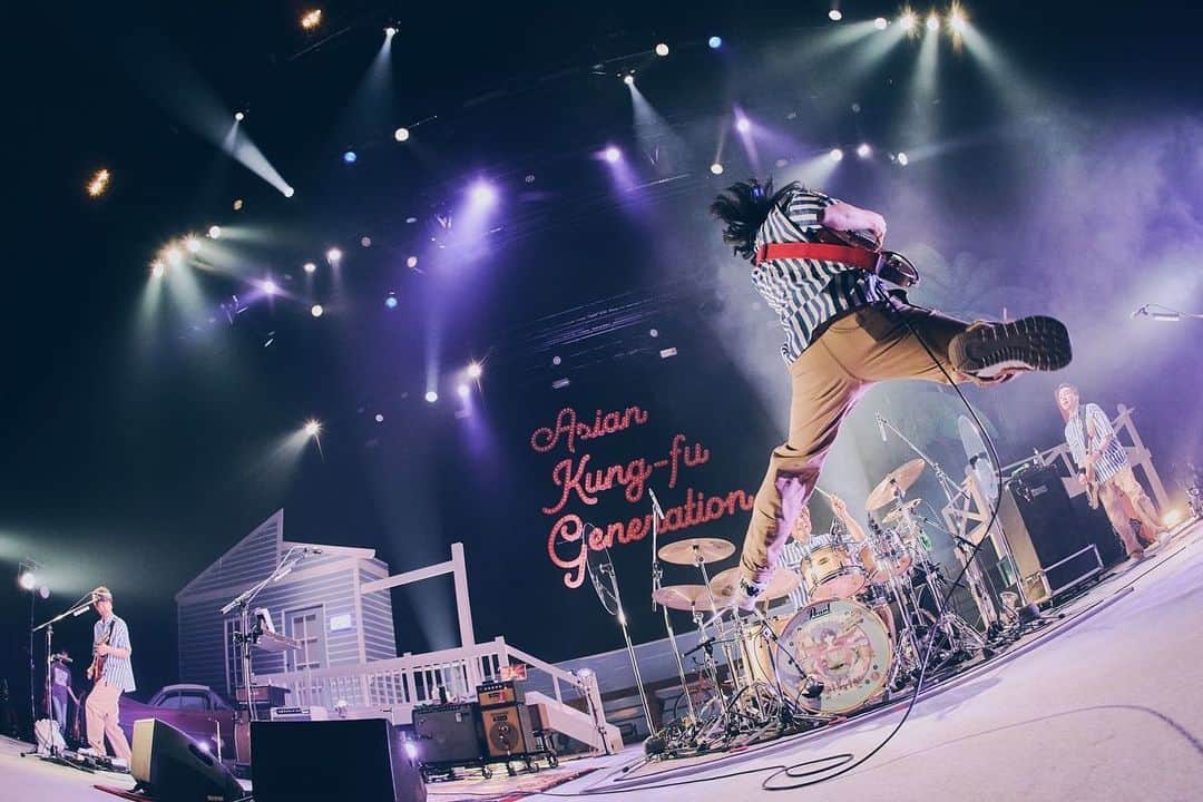 後藤正文さんのインスタグラム写真 - (後藤正文Instagram)「ASIAN KUNG-FU GENERATION  at Tachikawa Stage Garden  音楽をやろうと決意した町。暗黒の時代だったな。毎日必死だった。やる気も何もなかったけど、友達にだけ恵まれた。また戻って来たい。  Photographer @tetsuyayamakawa   #asiankungfugeneration #tokyo #tachikawa #tour」11月21日 14時18分 - gotch_akg
