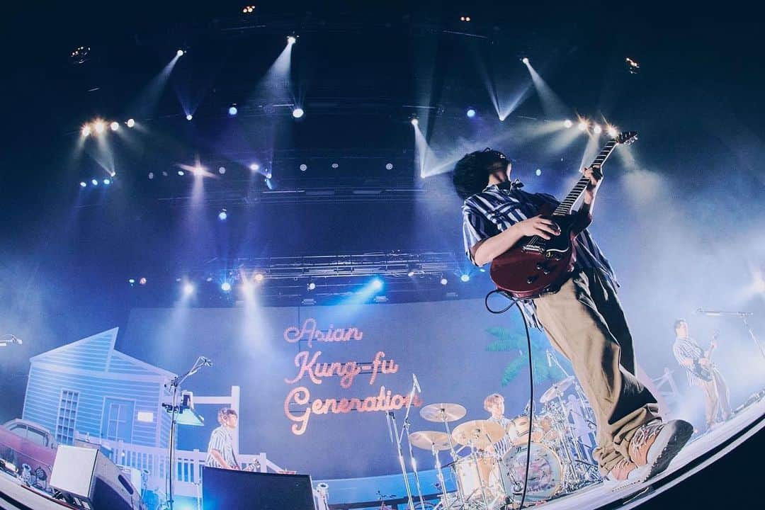 後藤正文さんのインスタグラム写真 - (後藤正文Instagram)「ASIAN KUNG-FU GENERATION  at Tachikawa Stage Garden  音楽をやろうと決意した町。暗黒の時代だったな。毎日必死だった。やる気も何もなかったけど、友達にだけ恵まれた。また戻って来たい。  Photographer @tetsuyayamakawa   #asiankungfugeneration #tokyo #tachikawa #tour」11月21日 14時18分 - gotch_akg