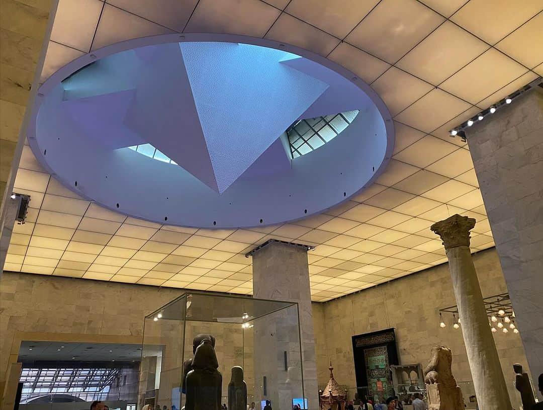 青山有紀さんのインスタグラム写真 - (青山有紀Instagram)「エジプトに新しく出来たばかりのエジプト国立文明博物館。地下にはずらりと歴代の王達のミイラが。 観覧時間が1時間もなかったし、さらっとみた感じ。ふと気になって覗いたミイラがハトシェプスト女王でした👑」11月21日 14時20分 - yukiaoya