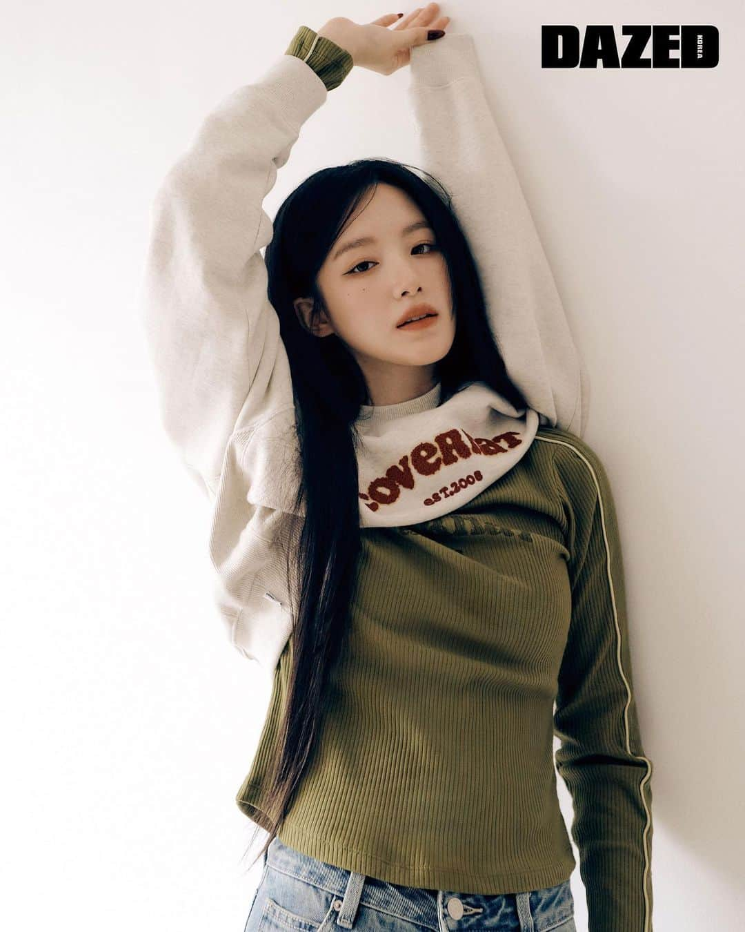 (G)I-DLEさんのインスタグラム写真 - ((G)I-DLEInstagram)「#SHUHUA x #COVERNAT @dazedkorea   #여자아이들 #GIDLE #슈화 #dazedkorea」11月21日 14時25分 - official_g_i_dle