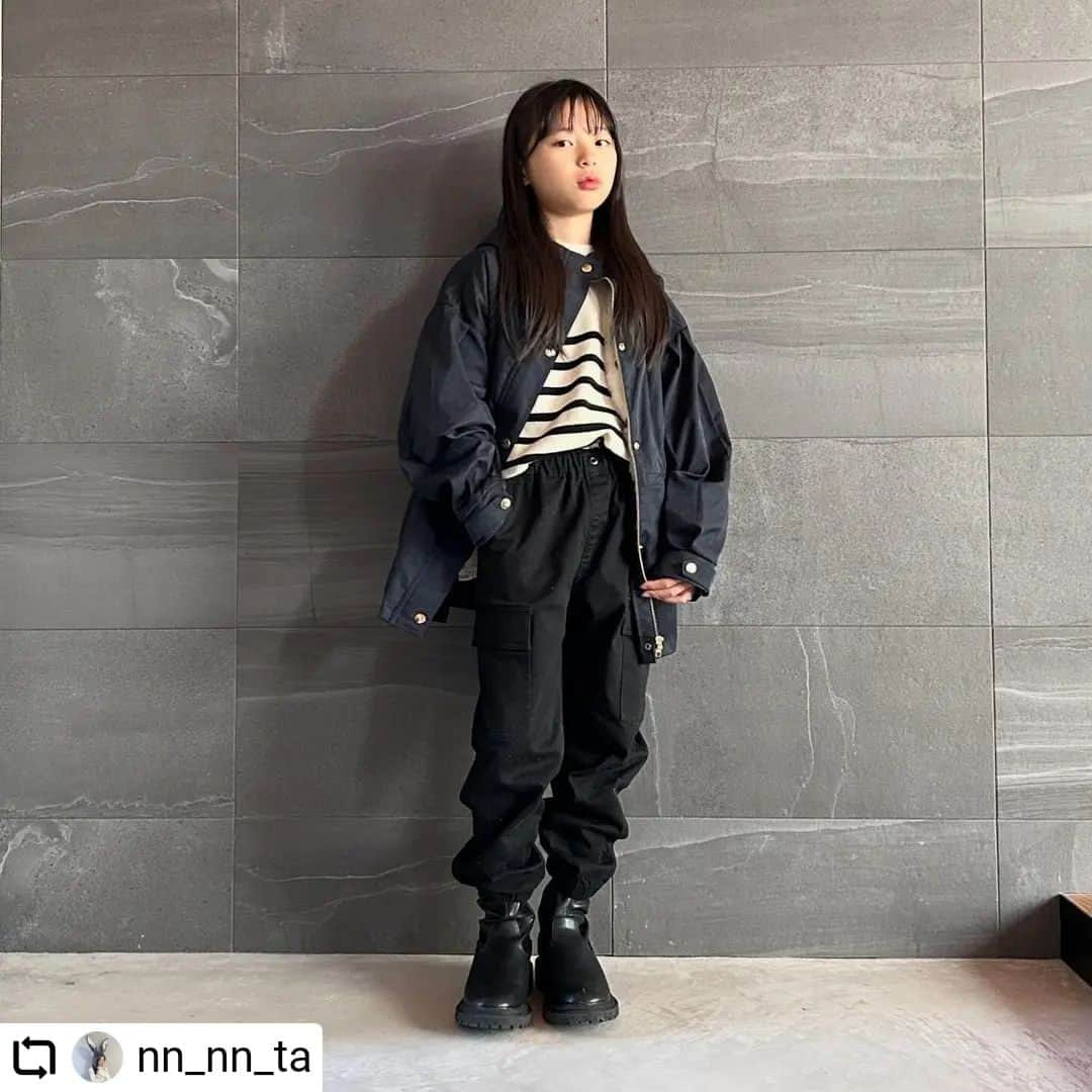 ikkaのインスタグラム：「@nn_nn_ta さん💕 素敵な投稿ありがとうございます🤗  #Repost @nn_nn_ta with @let.repost  • • • • • • · . @ikka_officialさま . ＿ ＿ ＿ ＿ ＿ ＿＿ ＿ ＿ ＿ ＿ ＿＿ ＿ ＿ ＿ ＿ ＿ . ❒【親子おそろい】  クリーミーボーダーニットプルオーバー  [𝟣𝟥𝟤𝖼𝗆 / 𝗈𝖿𝖿𝗐𝗁𝗂𝗍𝖾 / 𝟣𝟧𝟢着用 ] ⁡ ❒【親子おそろい】  ファーライナー𝟥𝖶𝖠𝖸マウンテンパーカー  [𝟣𝟥𝟤𝖼𝗆 / 𝗇𝖺𝗏𝗒 / 𝟣𝟧𝟢着用 ] ⁡ . ＿ ＿ ＿ ＿ ＿ ＿＿ ＿ ＿ ＿ ＿ ＿＿ ＿ ＿ ＿ ＿ ＿ · マシンウォッシャブルで 洗濯機で洗えるお手入れ簡単なニット 助かるよね チクチクもしなくて肌触りも◎ 大好きなモックネックに パネルボーダー♡ 形も可愛いんです！ · マウンテンパーカーは3WAY ふわっふわのファーベストのライナー 外して単体でも可愛くて ライナー外してライトアウターでも ライナー付けてあったかアウターとして 長い期間楽しめますよー♡♡ ネイビーの色味が 濃いめでとってもよかったです！ · · · 是非 𝖼𝗁𝖾𝖼𝗄してみてください𓈒 𓂂𓏸𓋪‪ · #pr · · · 𝗆𝗈𝗎𝗇𝗍𝖺𝗂𝗇 𝗉𝖺𝗋𝗄𝖺 ⇢ @ikka_official  𝗄𝗇𝗂𝗍 ⇢ @ikka_official  𝗉𝖺𝗇𝗍𝗌 ⇢ @uniqlo_kids_baby  𝖻𝗈𝗈𝗍𝗌⇢ @gu_for_all_  · ＿ ＿ ＿ ＿ ＿ ＿＿ ＿ ＿ ＿ ＿ ＿＿ ＿ ＿ ＿ ＿ ＿ · · #ikka  #イッカ  · #ユニクロ #UNIQLO #カーゴジョガーパンツ #マウンテンパーカー #ニット #ボーダー #キッズコーデ  #kidscode #kidsfashion #むすめコーデ #おしゃれキッズ #fashion  #ig_kidsphoto  #ig_fashion  #cruzキッズ #10歳 #js5 #こどものいる暮らし#女の子コーデ #小学生コーデ #お洒落さんと繋がりたい  · #wear更新しました ⁡」