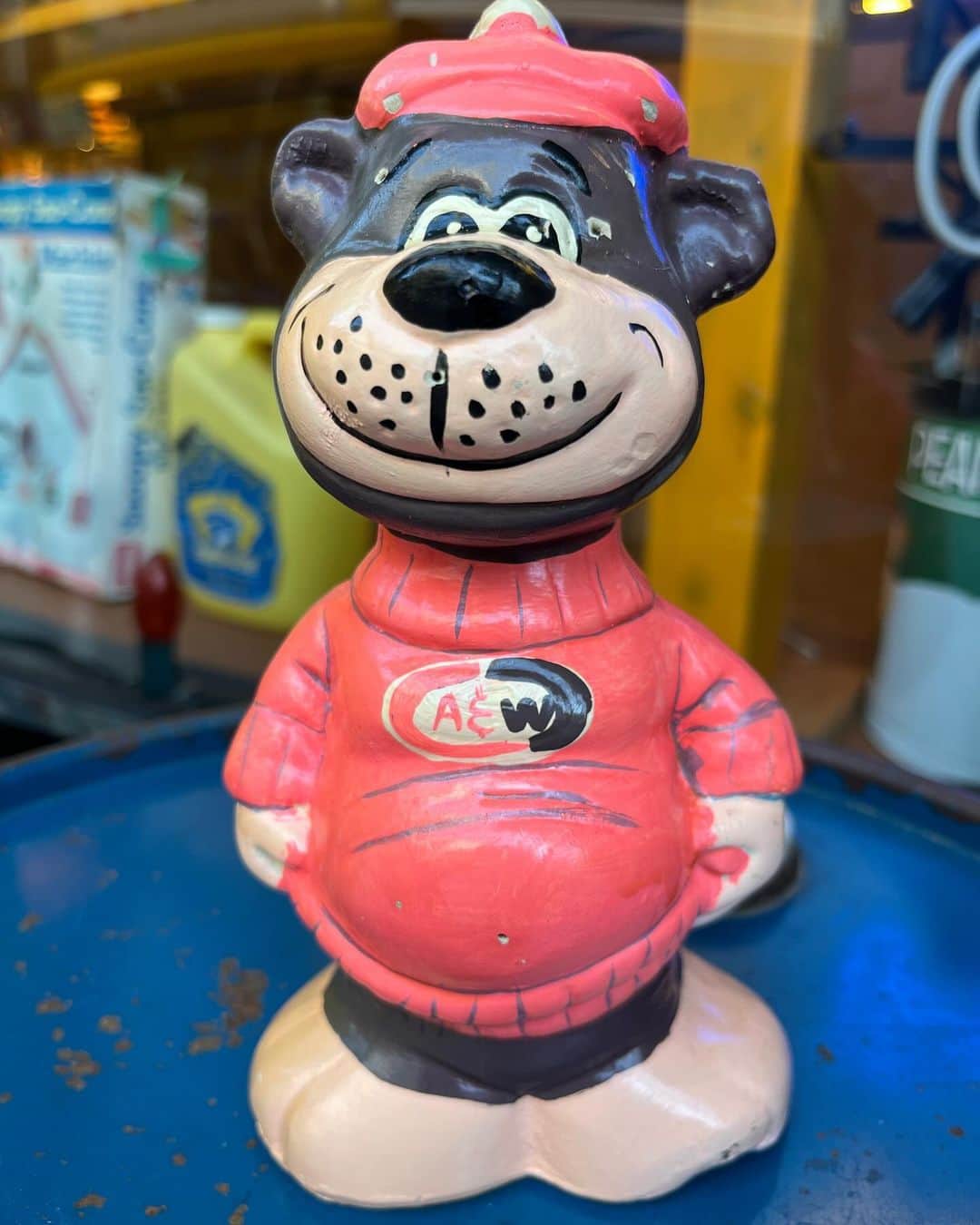 kiarrysのインスタグラム：「1970’s A&W  Restaurant Bear Coin Bank Web shop New in. 熊推し2日目」