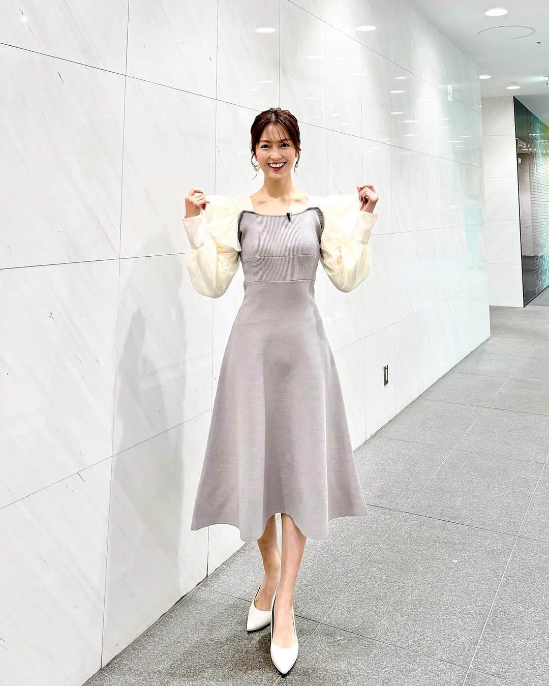 福田典子のインスタグラム：「よじごじDays 後ろ姿にお花を咲かせてくれました💐  今日もぜひご覧ください！  outfit #majesticlegon」