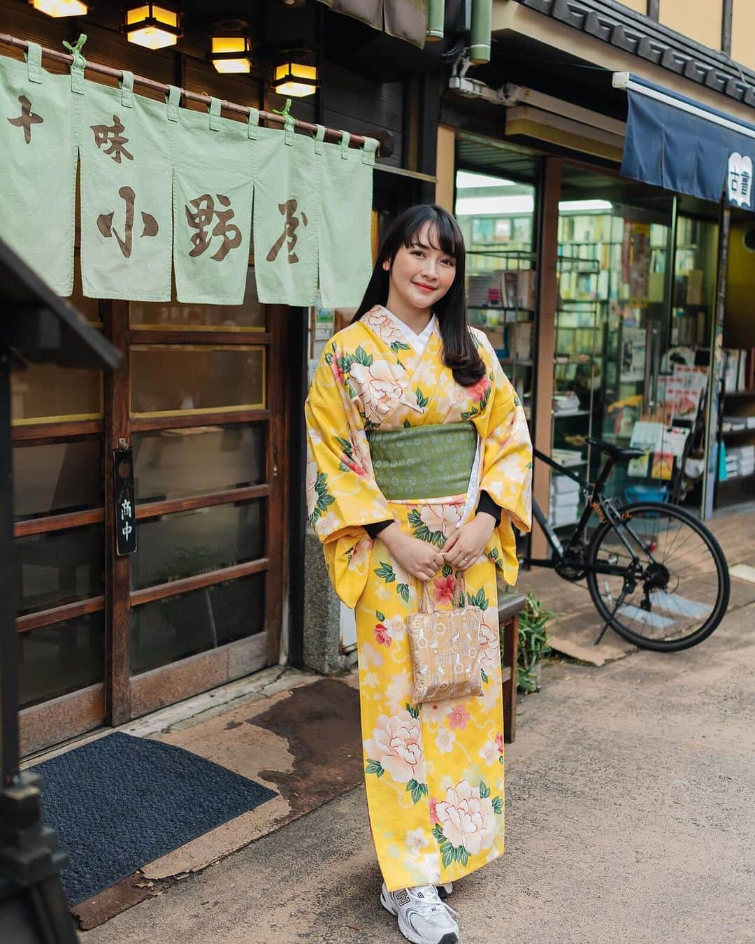 デフィ・キナル・プトリさんのインスタグラム写真 - (デフィ・キナル・プトリInstagram)「enjoy my family photo shoot session with @sweet.escape team!  di Asakusa dengan kimono. helpfull dan santai banget, cocok lah untuk foto keluarga supaya ada foto sama-sama yang proper hihihi . Pake promo aku ya! KINAL10 (10% off + 10 extra downloadable photo quota for photoshoot in all available SweetEscape destinations)  #family #asakusa #japan」11月21日 19時51分 - kinalputridevi