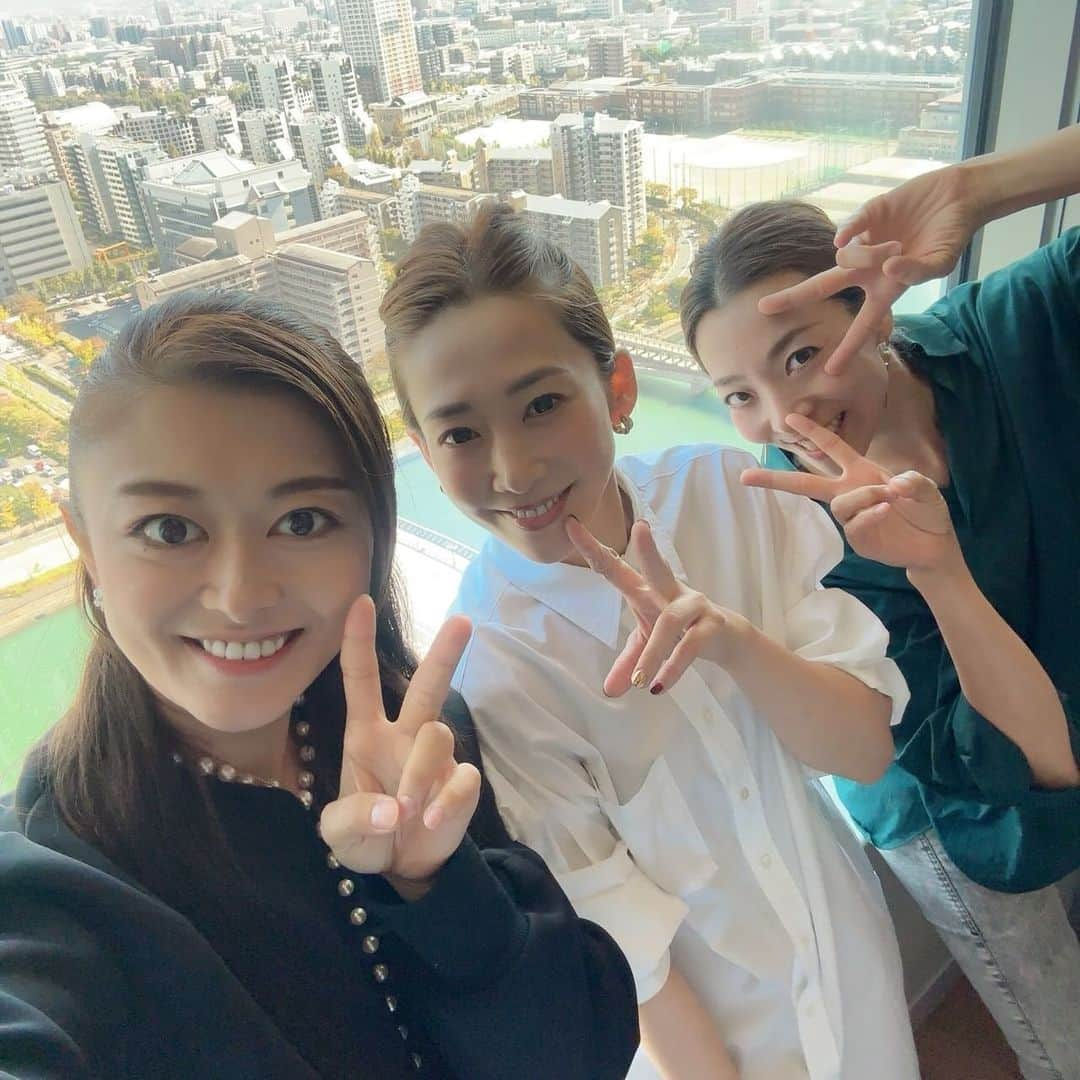 夢乃聖夏さんのインスタグラム写真 - (夢乃聖夏Instagram)「福岡で奇跡⁉︎の3ショット😆 何年ぶりかに会ったのに… 一瞬で落ち着く居所感🤭  よう来たね〜🙌 また来んしゃいね〜👐  #87期 #龍真咲 #綾月せり #夢乃聖夏」11月21日 14時49分 - seika_yumeno