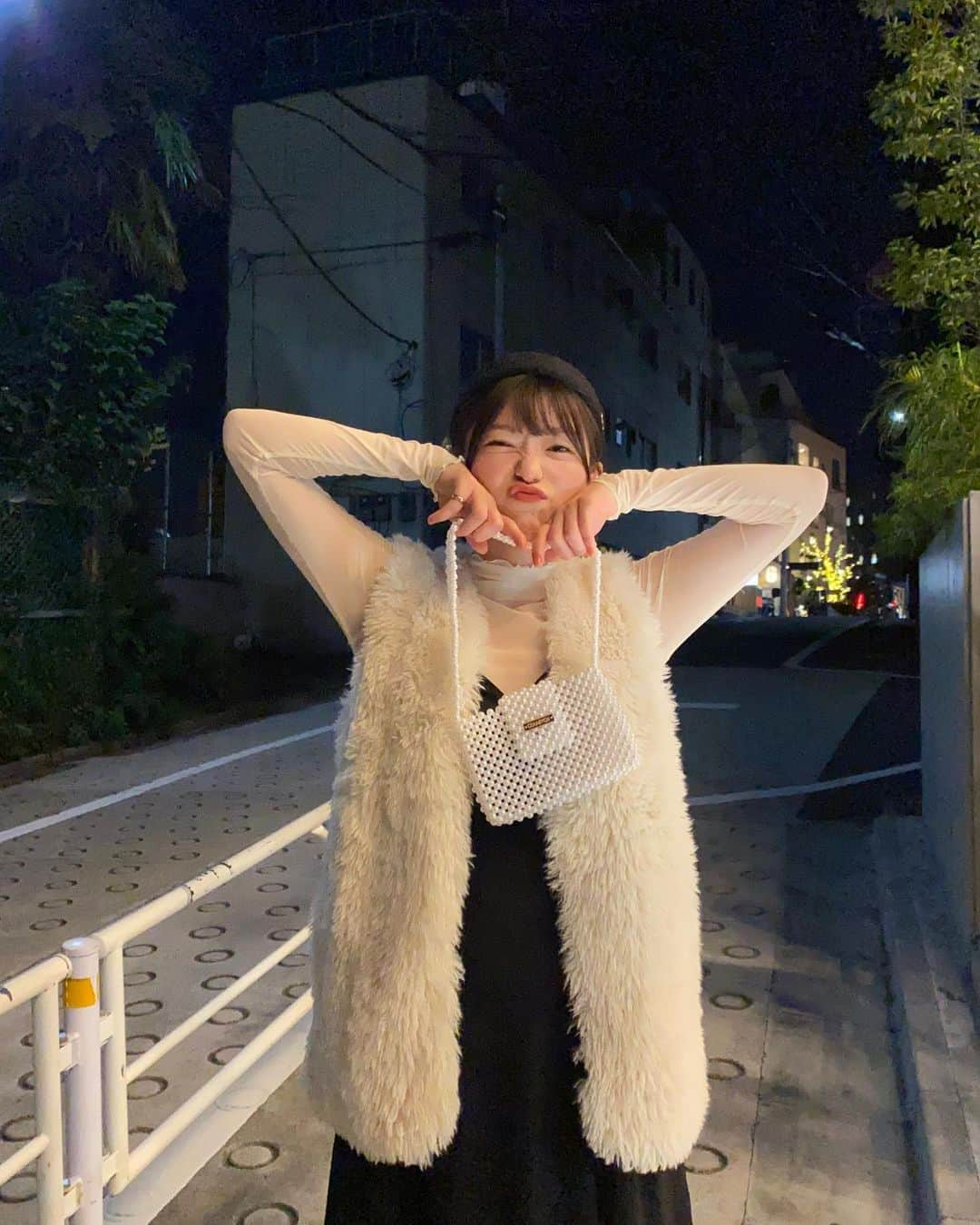 鈴木楓恋さんのインスタグラム写真 - (鈴木楓恋Instagram)「🤍  親友ちゃんからお誕生日プレゼントに貰ったビーズバックがとっても可愛いの」11月21日 20時15分 - _karendayo_